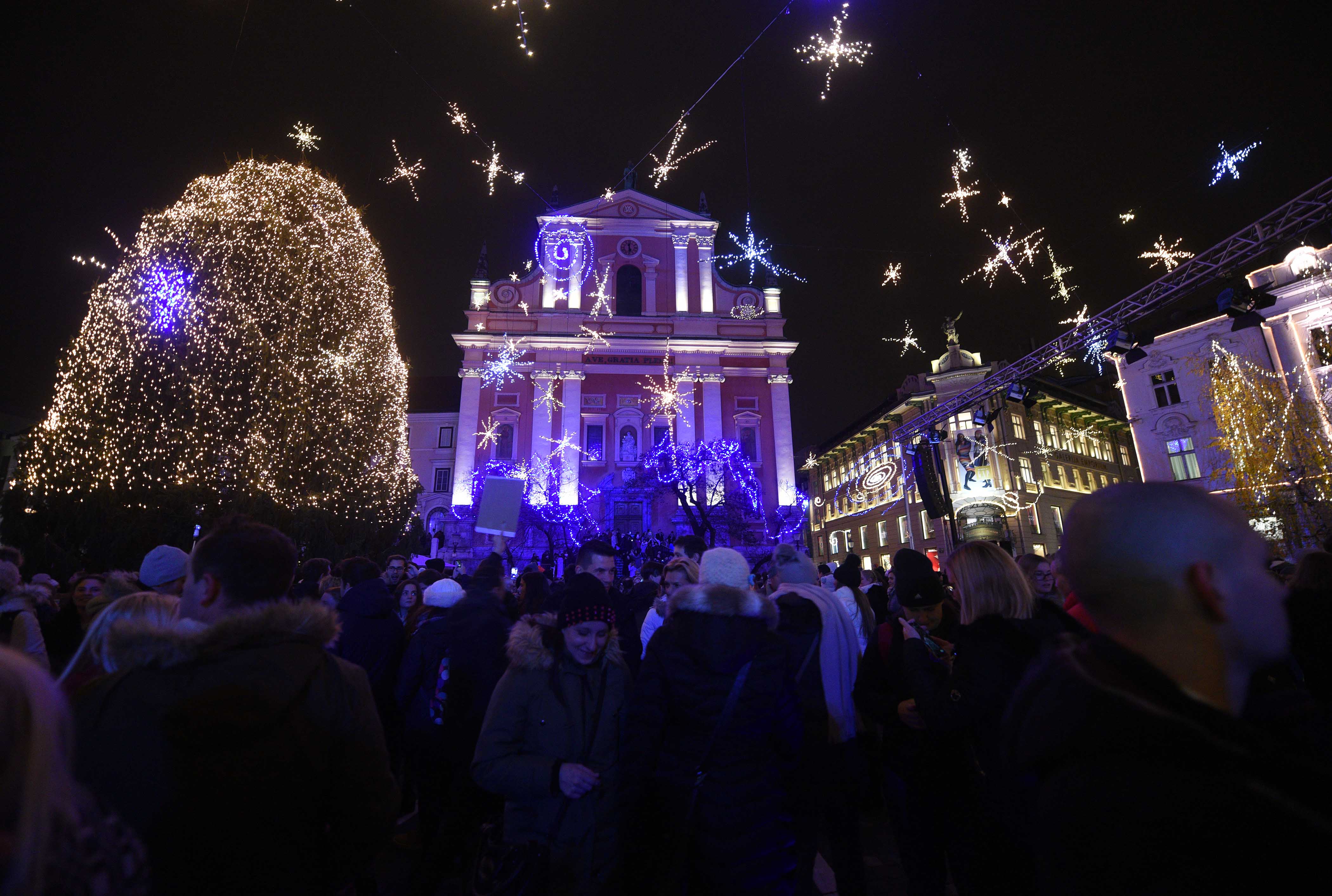 lučke, praznična okrasitev, Ljubljana