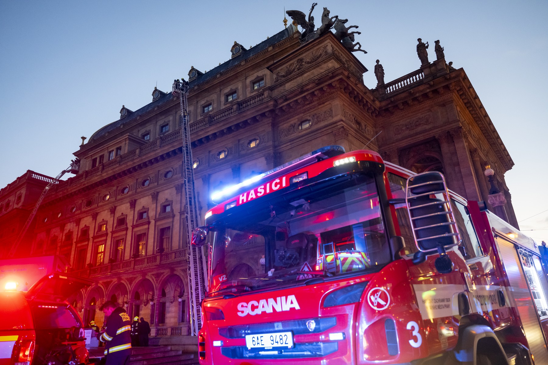 požar, gasilci, Češka, narodno gledališče