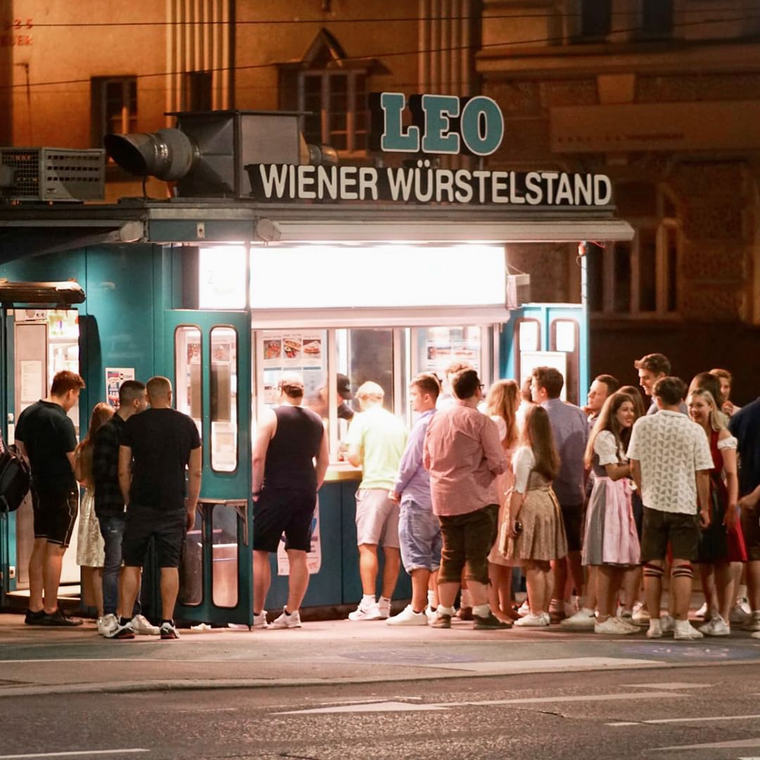 wurstenland leo, stojnica s klobasami