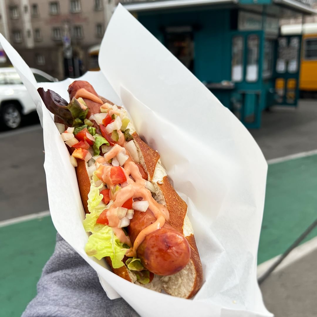 wurstenland leo, stojnica s klobasami