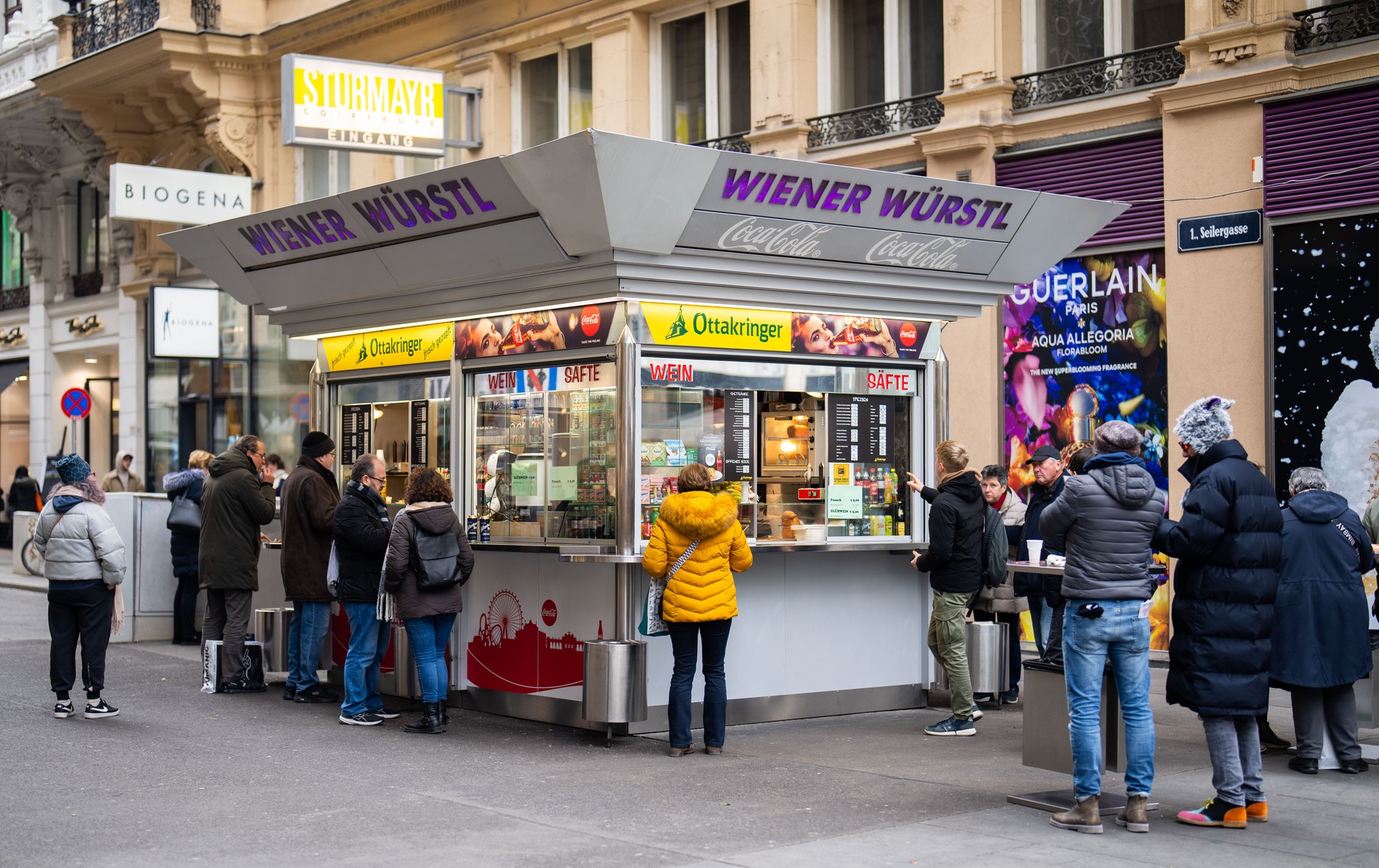 klobase, dunaj, stojnica s klobasami