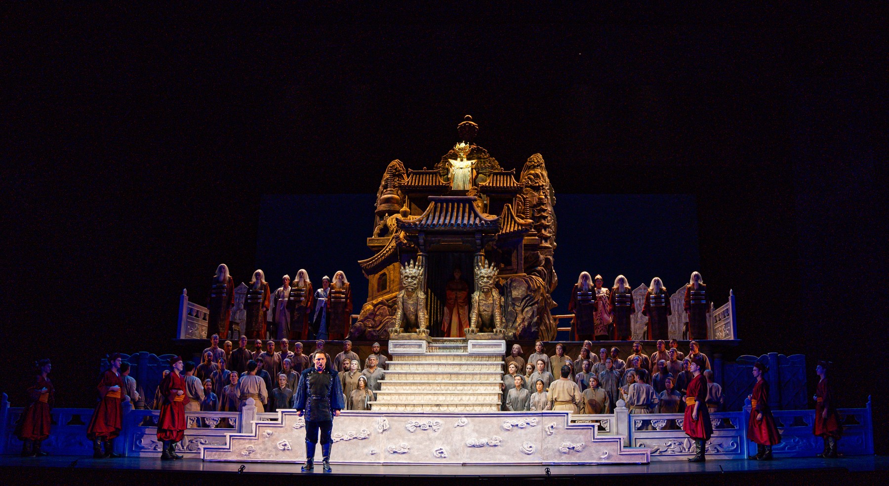 Prizor iz opere Turandot v izvedbi seviljskega teatra
