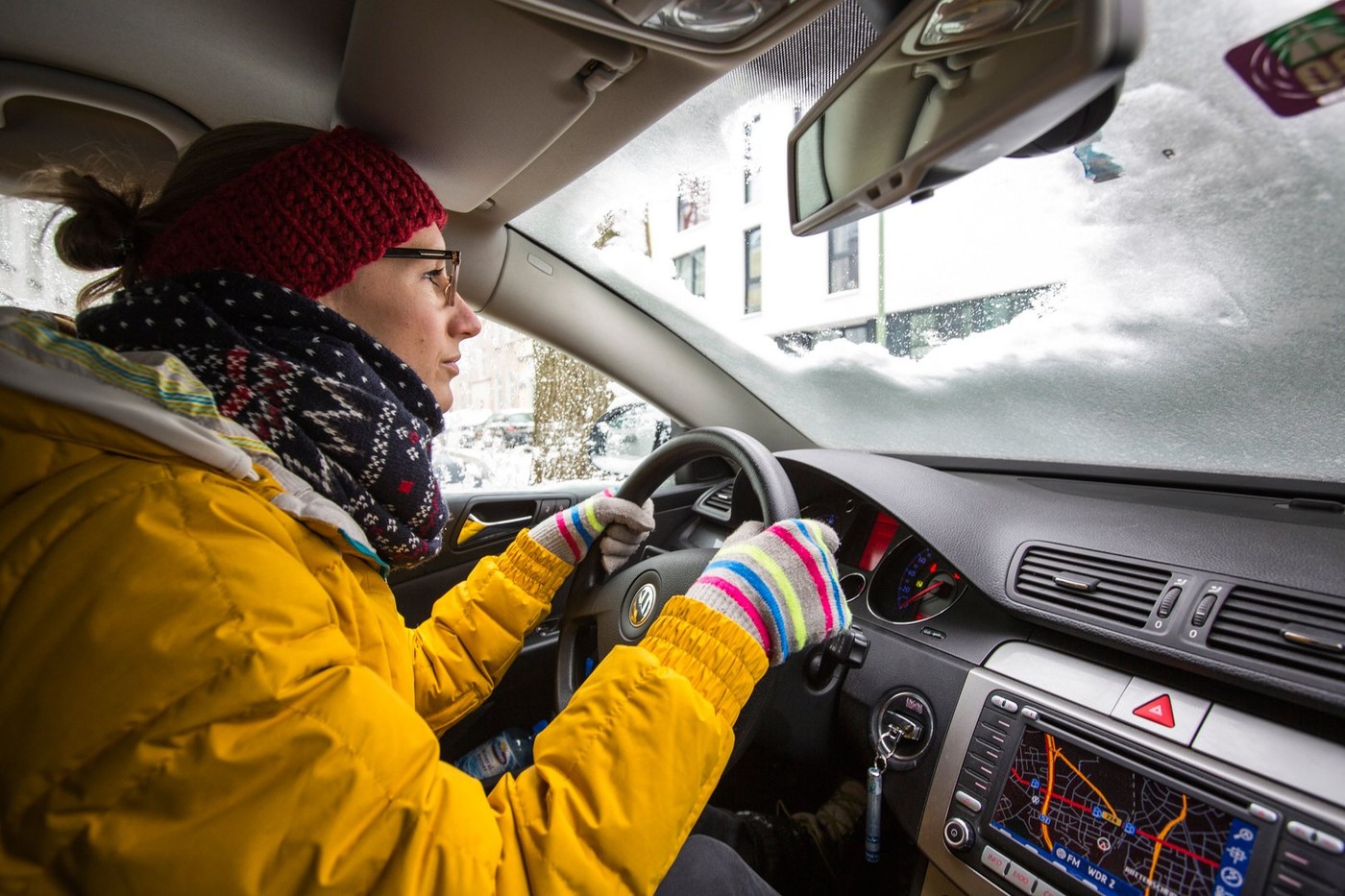 ženska, voznica, avto, zima, sneg