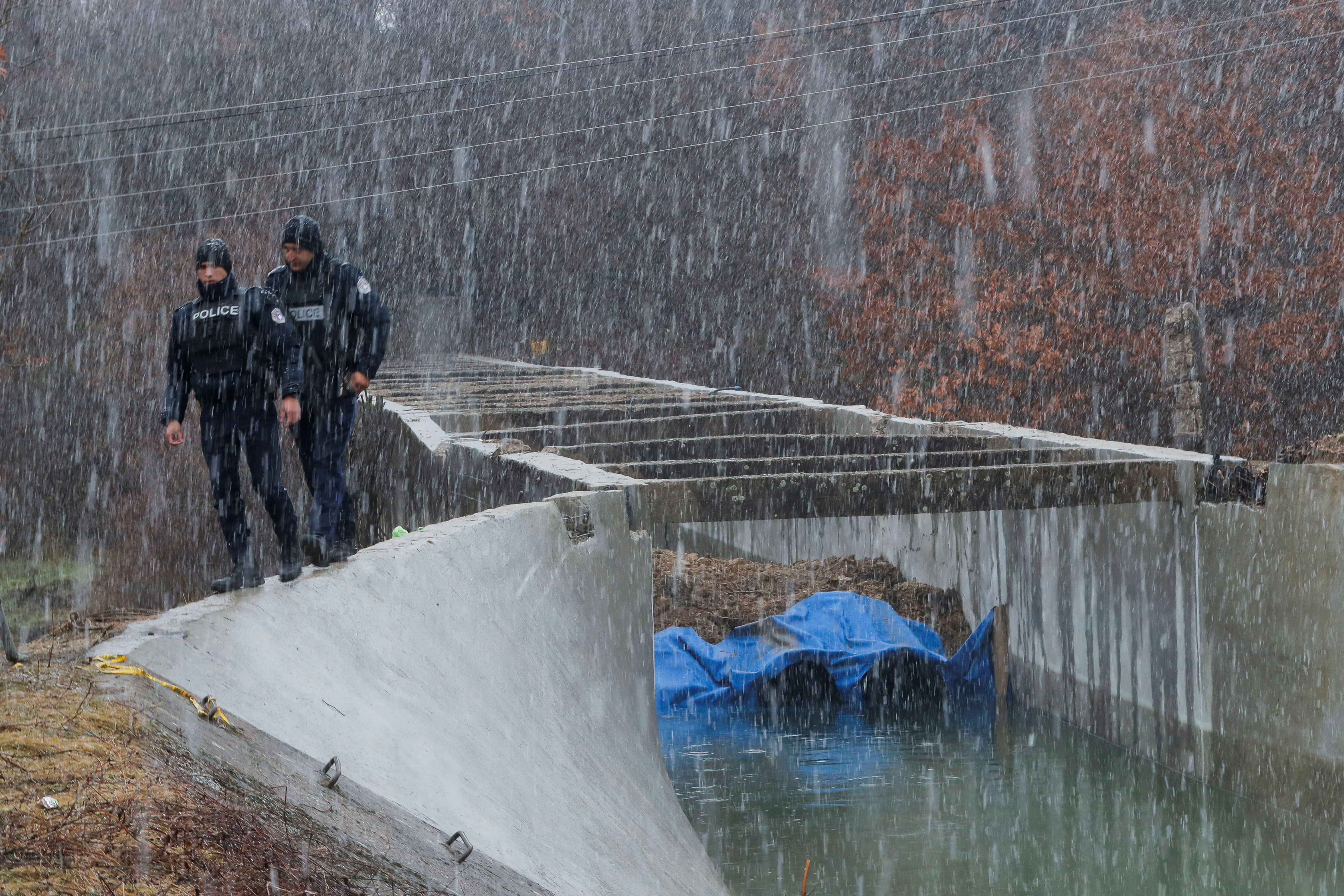 Prizor po eksploziji na severu Kosova 
 (Foto: Valdrin Xhemaj/REUTERS)