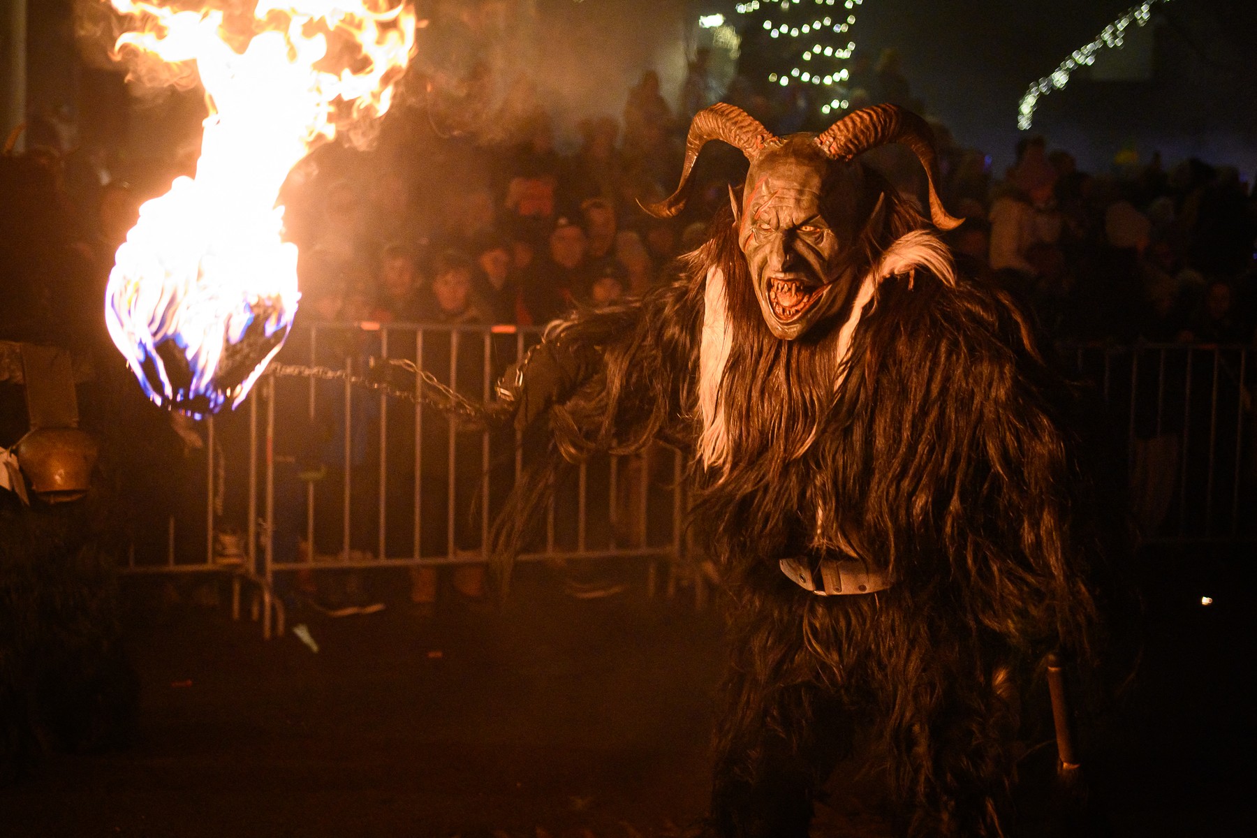 podkoren, ognjeni spektakel, parkeljni, krampusi