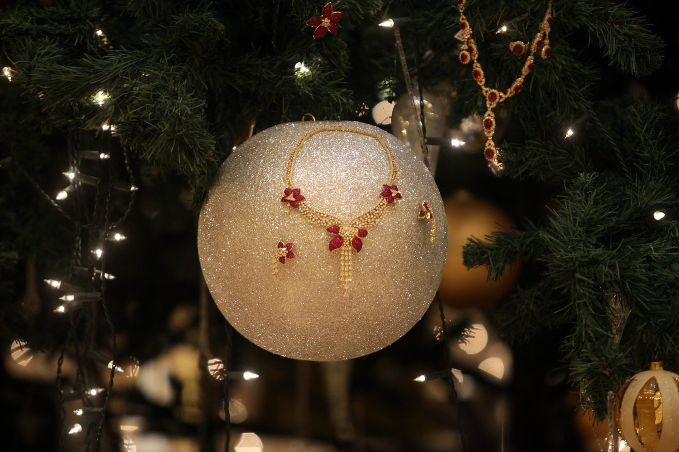 božično drevo, Abu Dabi, 2010, Emirates Palace, okraski