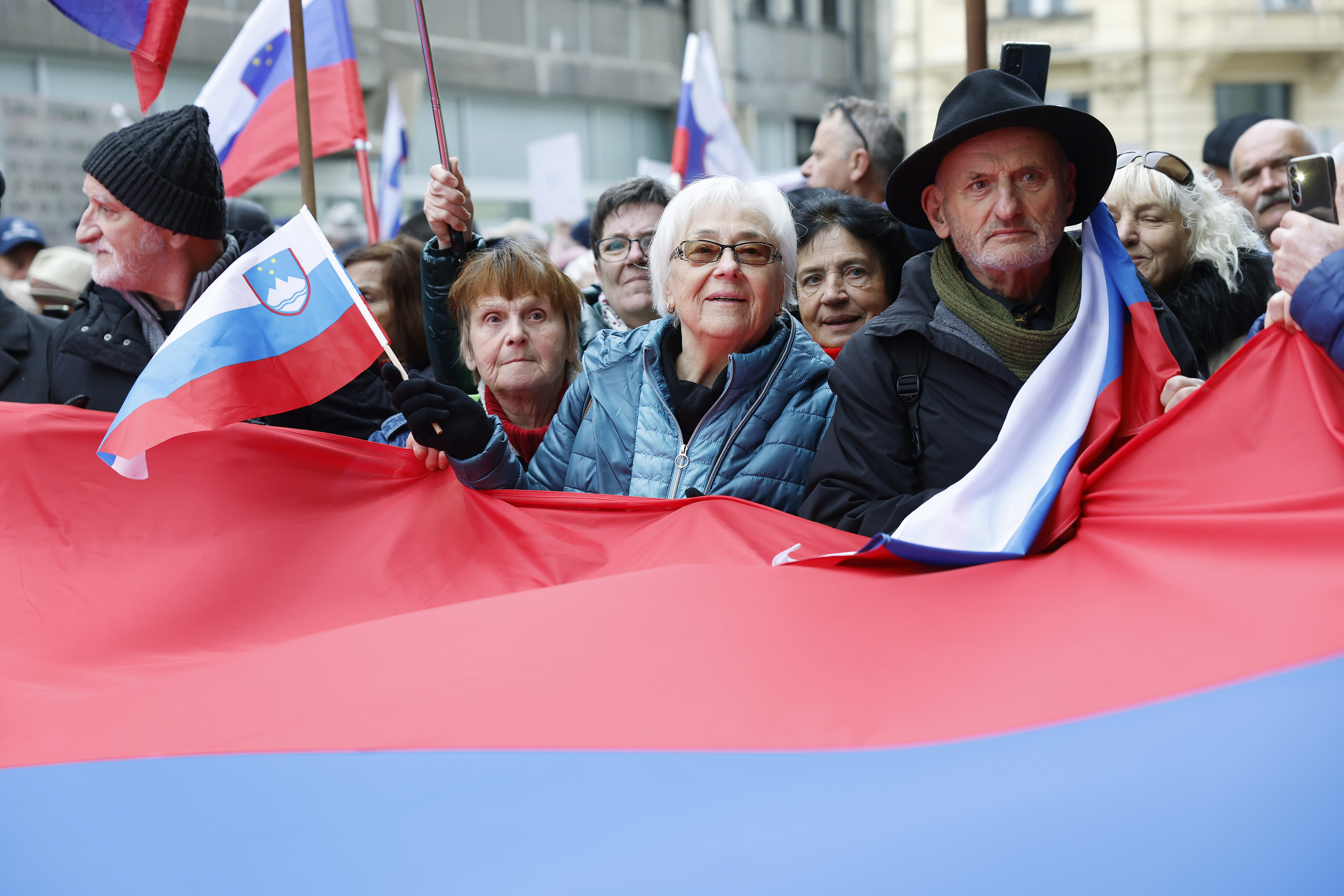 protest, zadeva trenta, janez janša