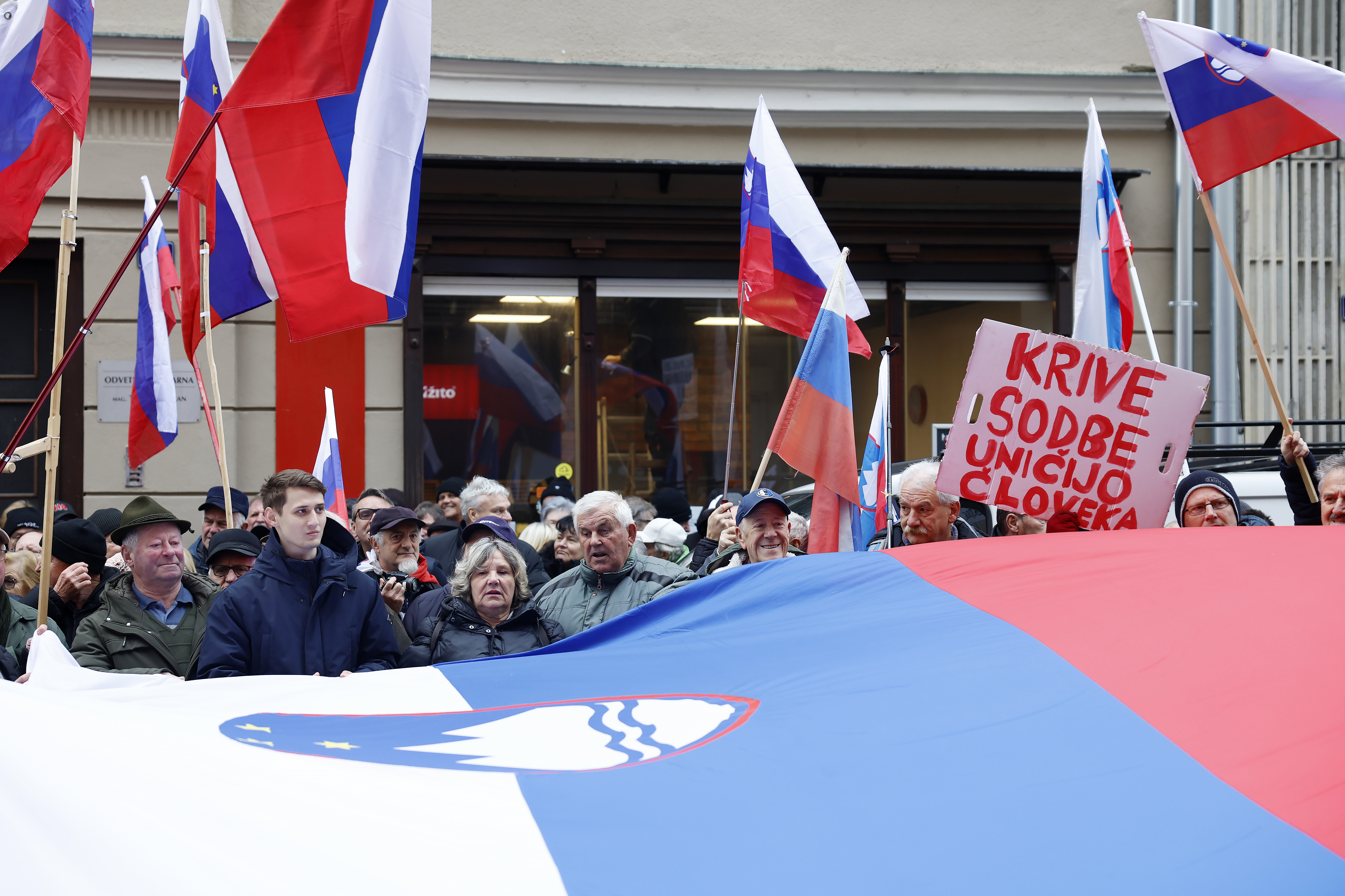 protest, zadeva trenta, janez janša