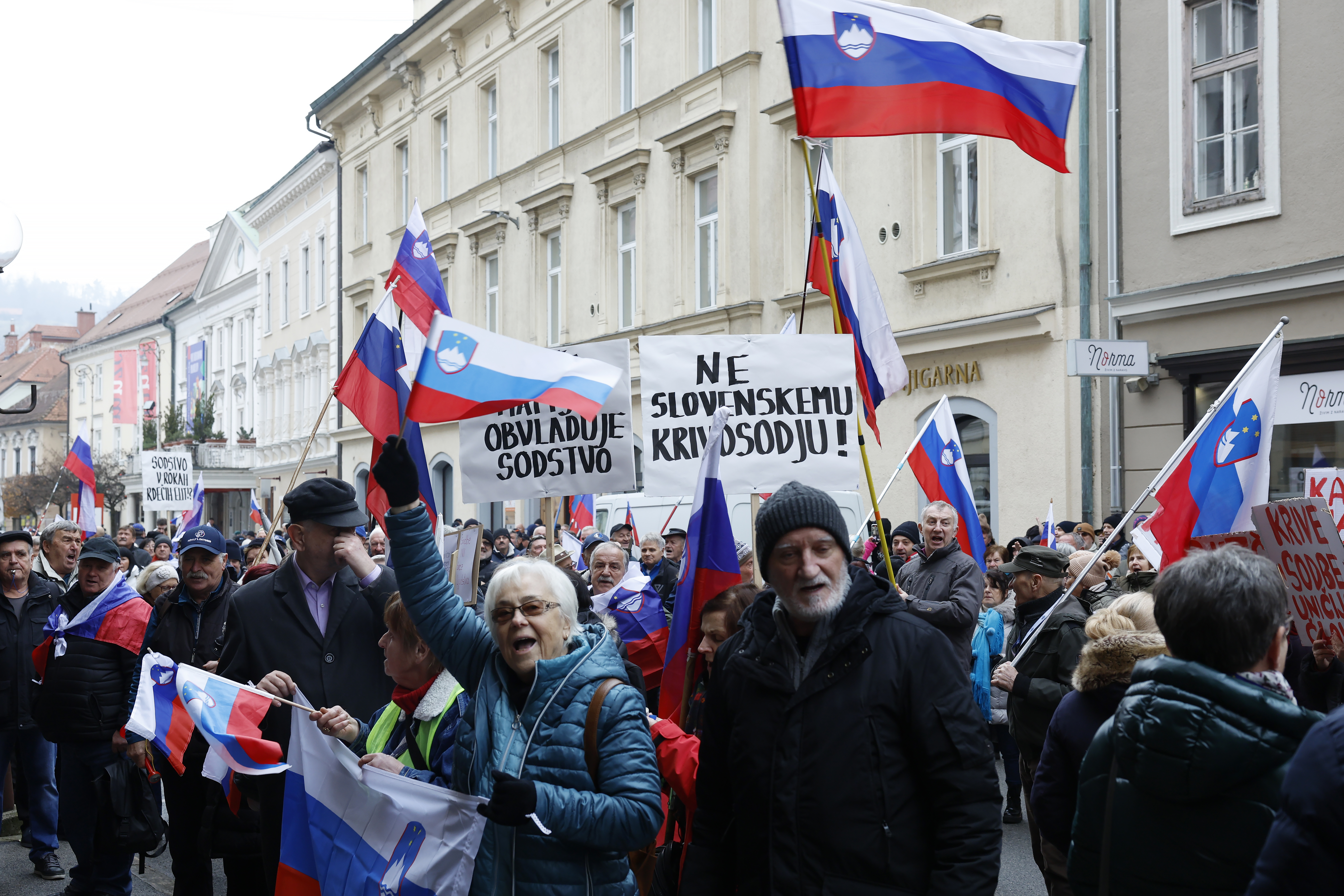 protest, zadeva trenta, janez janša
