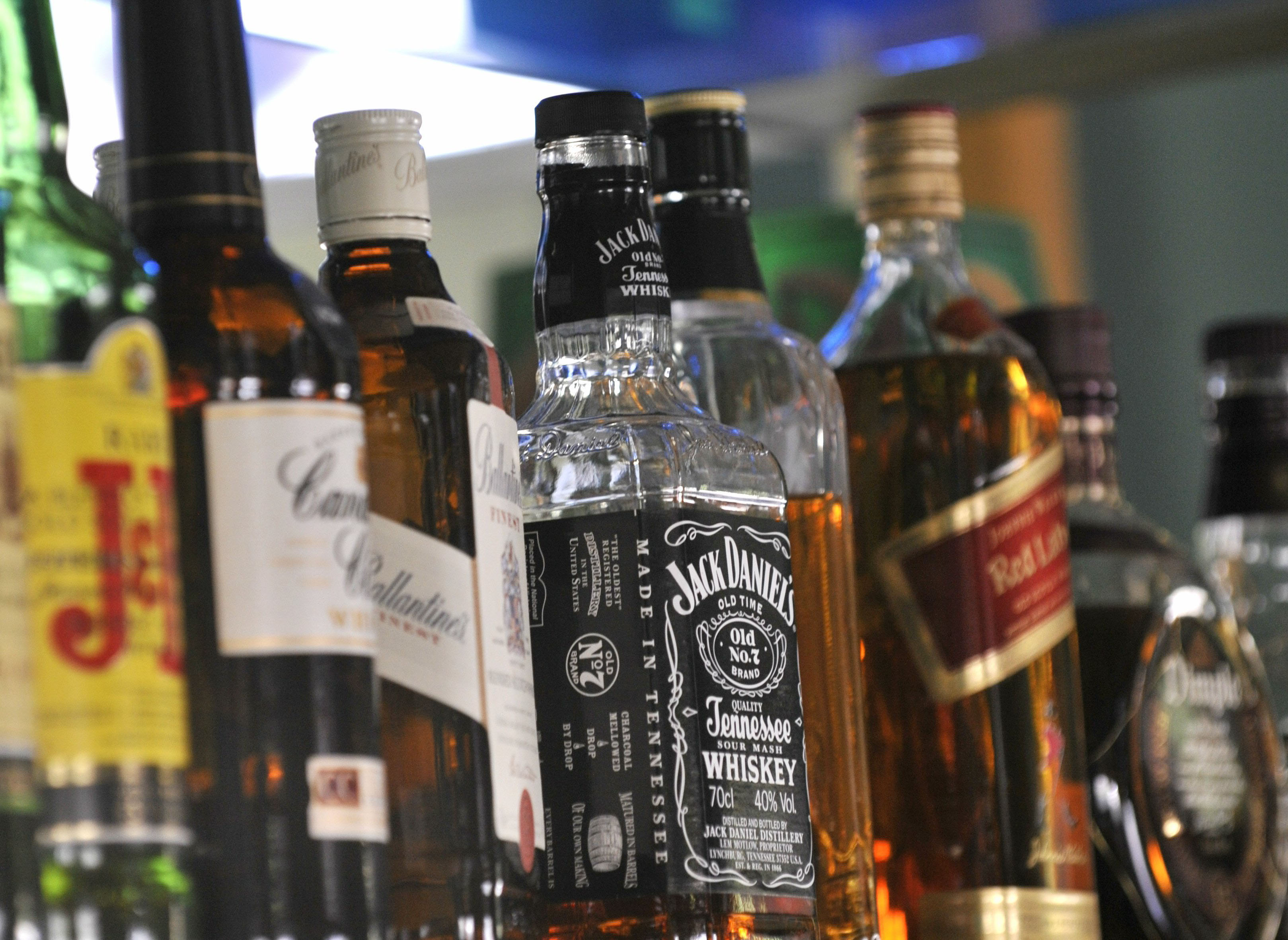 DETAJL ALKOHOLNE PIJACE