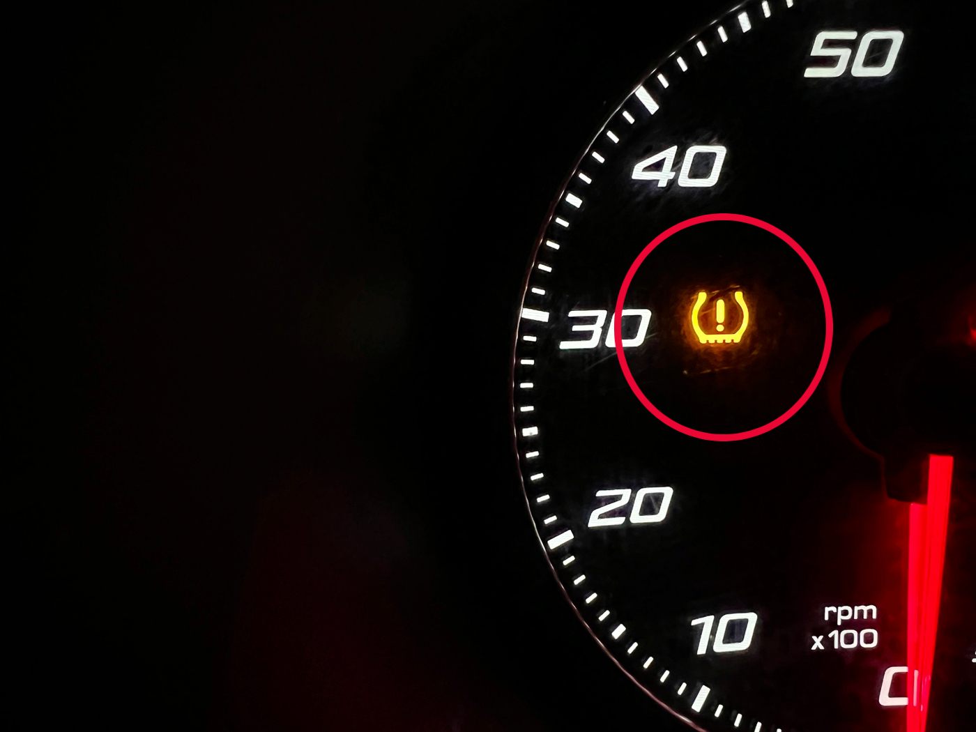 opozorilna lučka, avto, tlak, pnevmatike