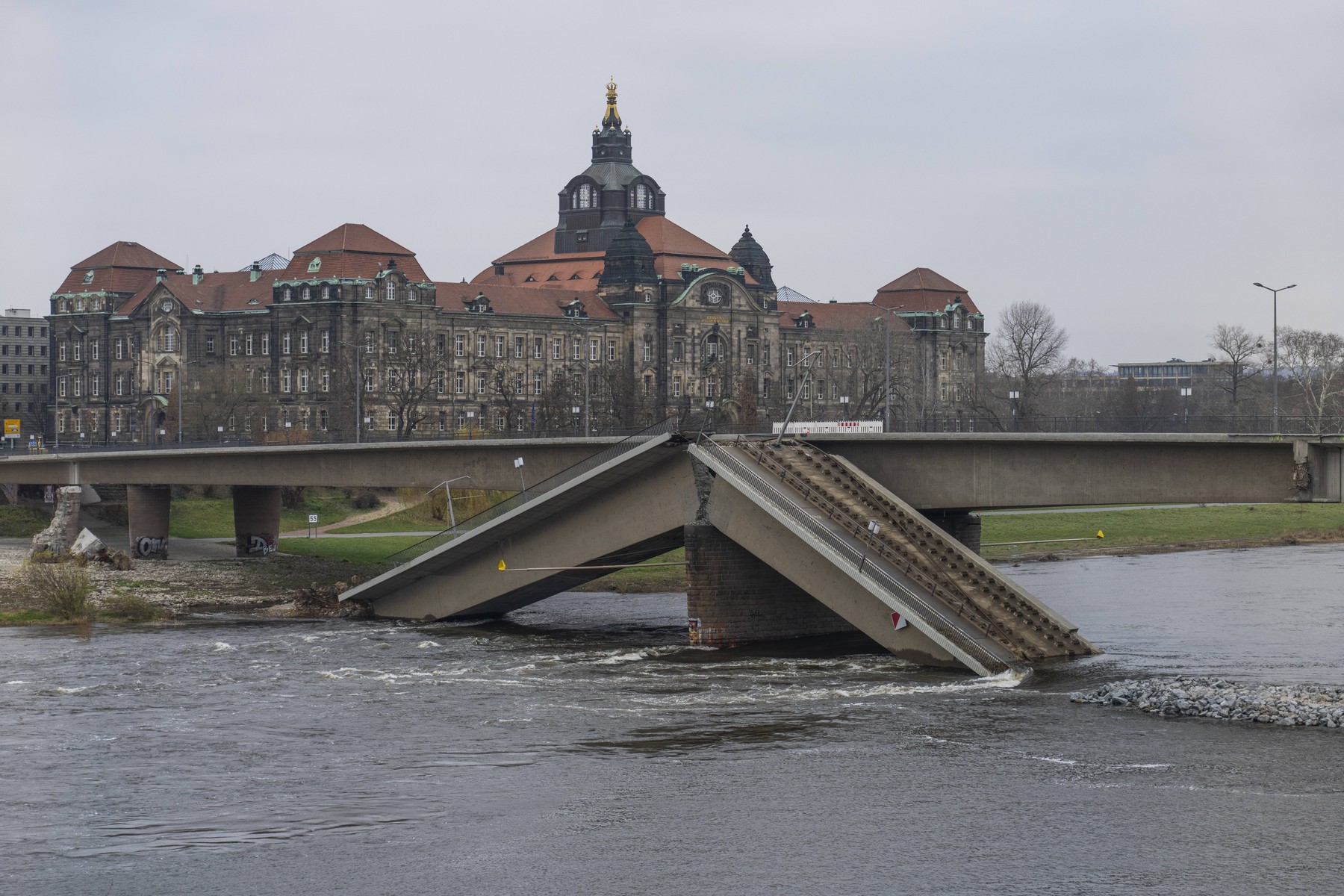 most carola, dresden, nemčija