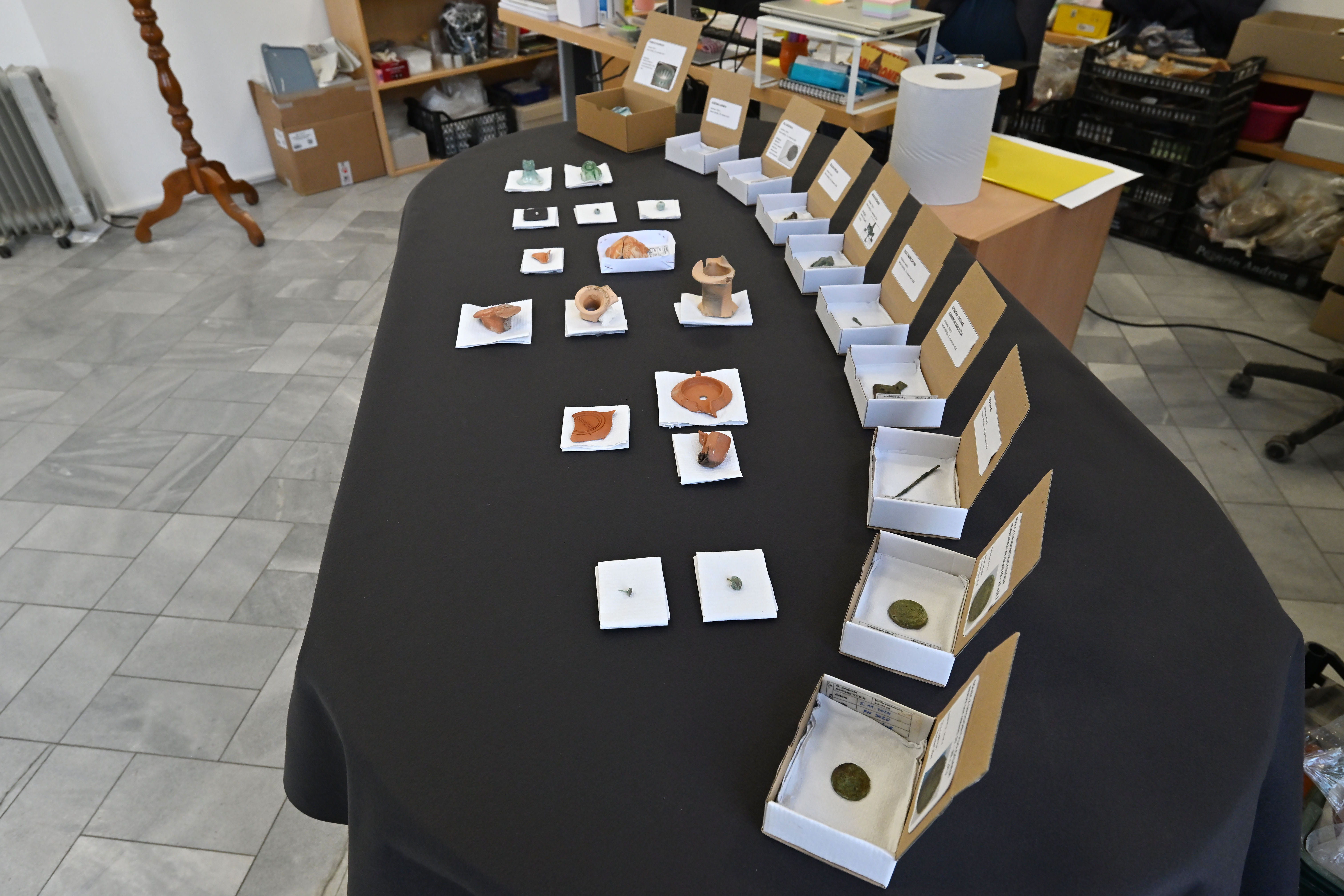 Vodenje po arheološkem najdišču NUK II (Foto: Igor Kupljenik /F.A.BOBO)