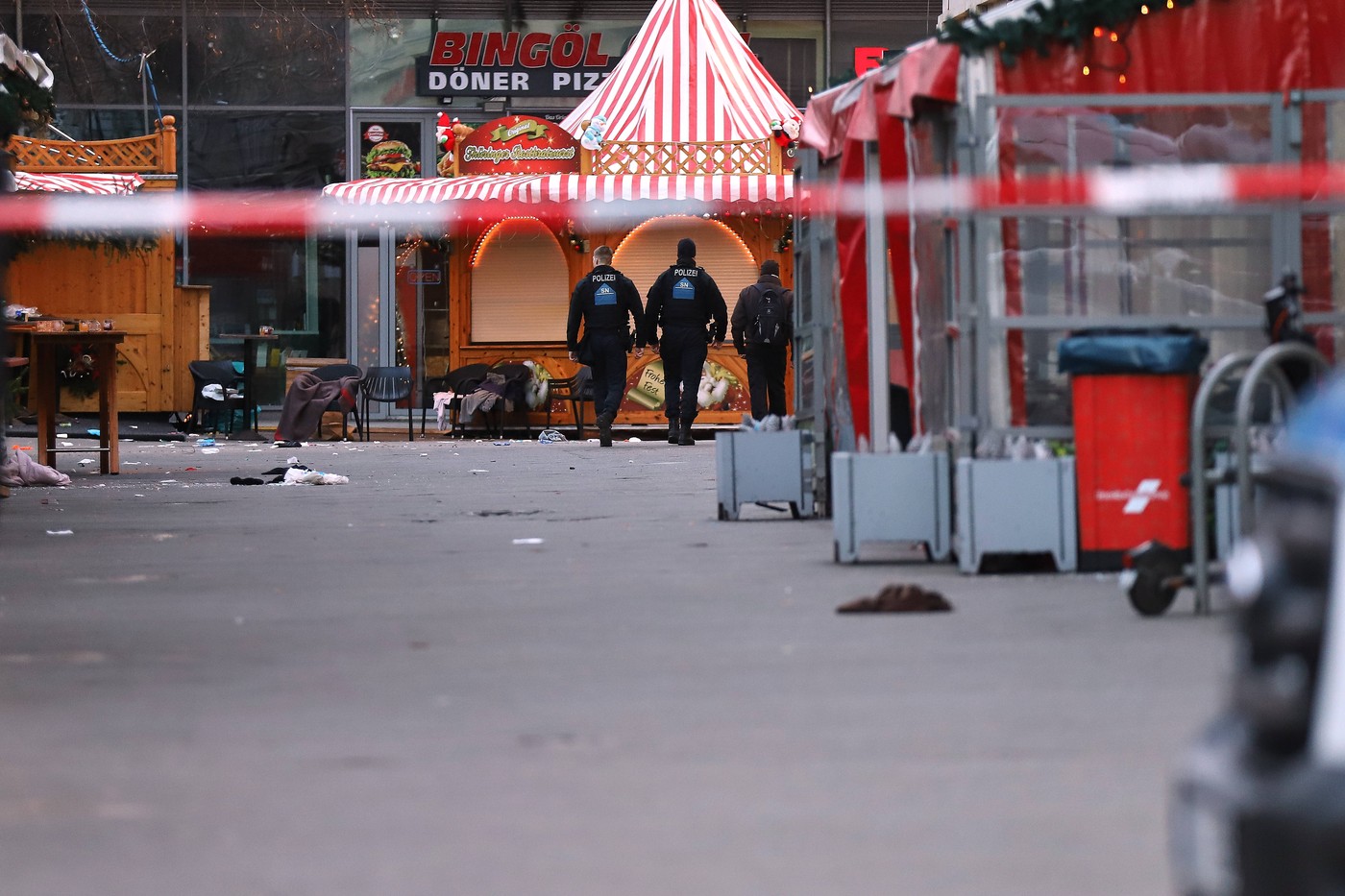 Magdeburg, Sachsen-Anhalt, Deutschland, 21.12.2024: Alter Markt: Anschlag auf Magdeburger Weihnachtsmarkt: Auto rast in