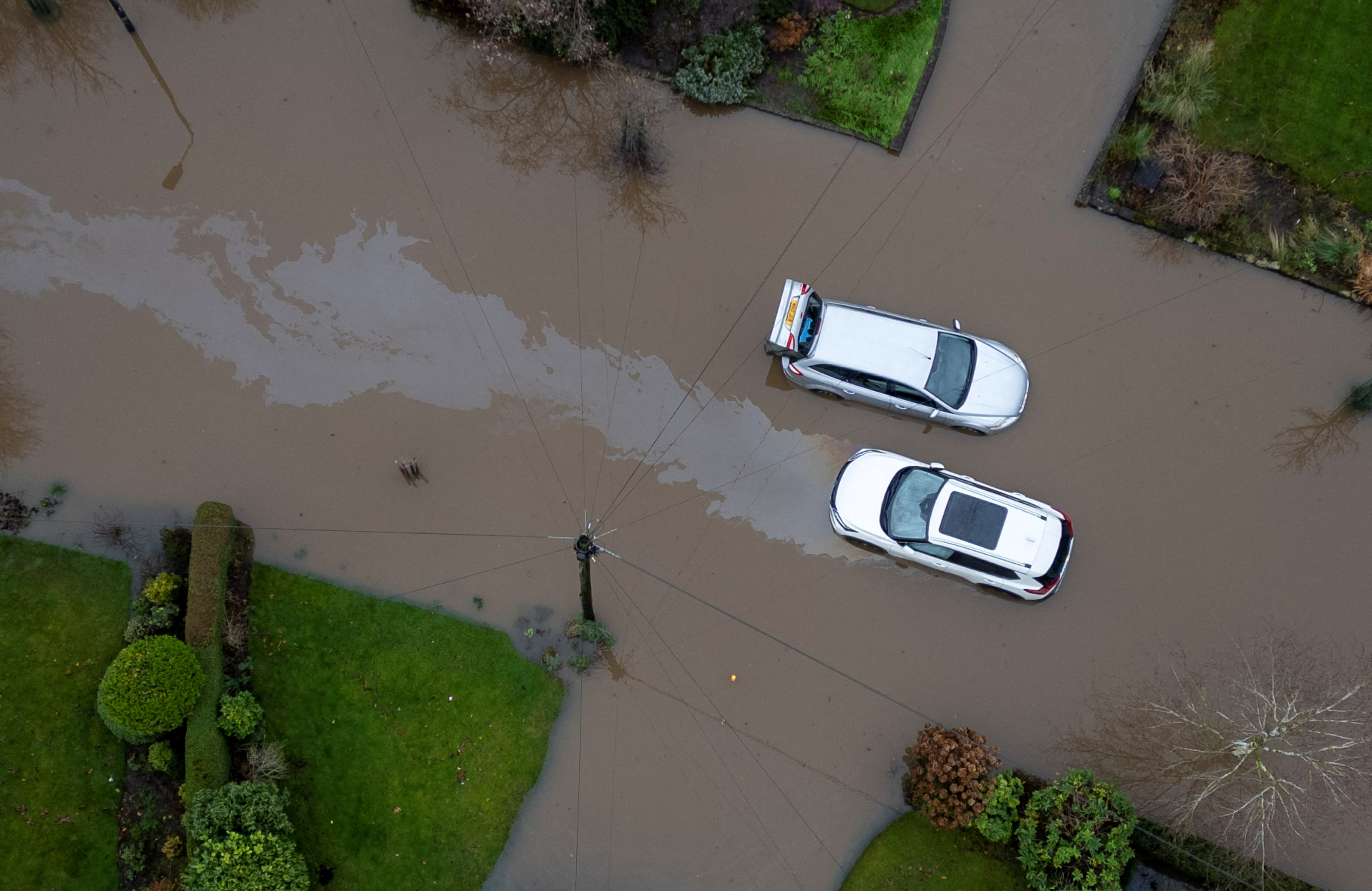 Prizor iz poplavljenega Manchestra (Foto: Phil Noble/REUTERS)