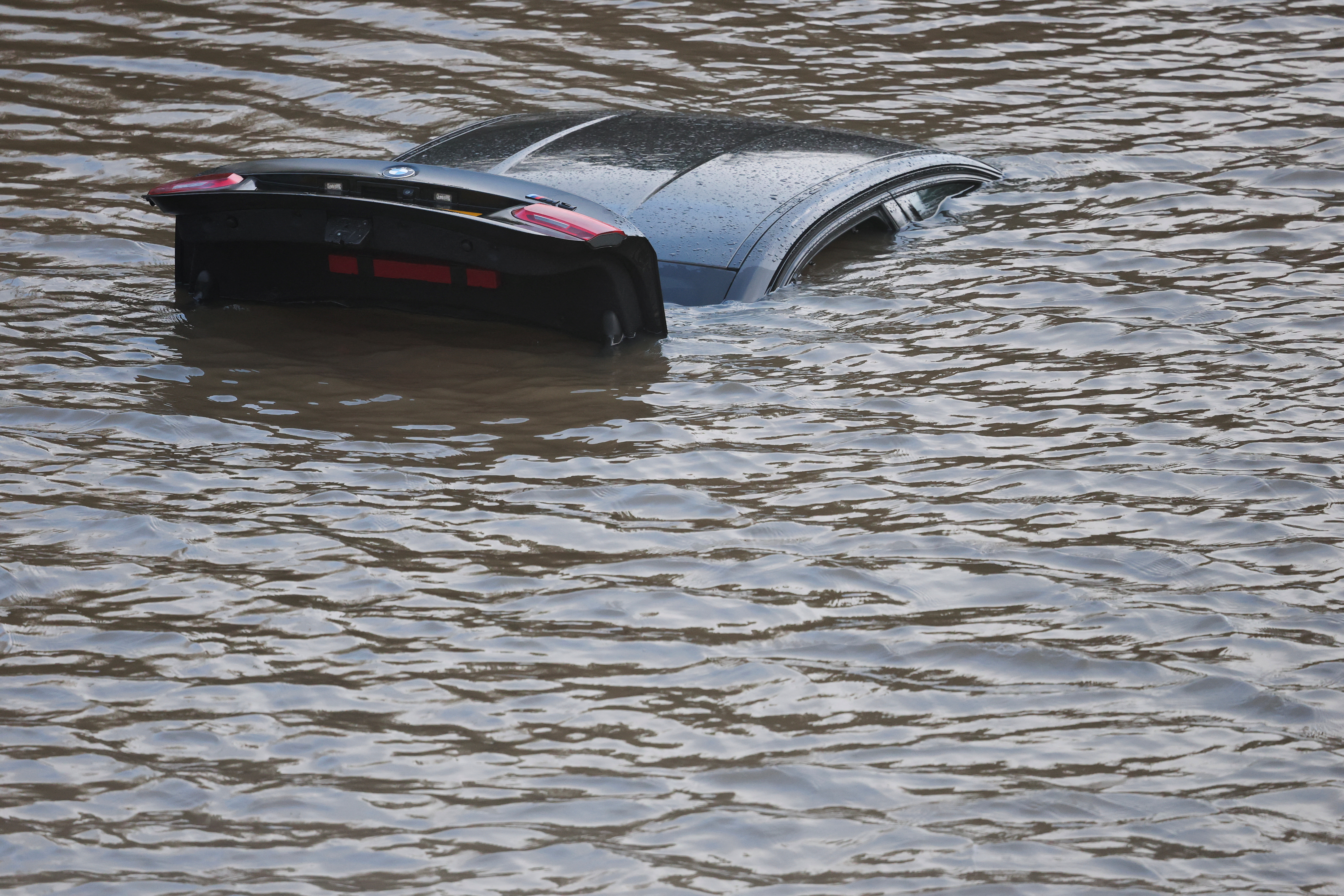 Prizor iz poplavljenega Bramhalla (Foto: Phil Noble/REUTERS)