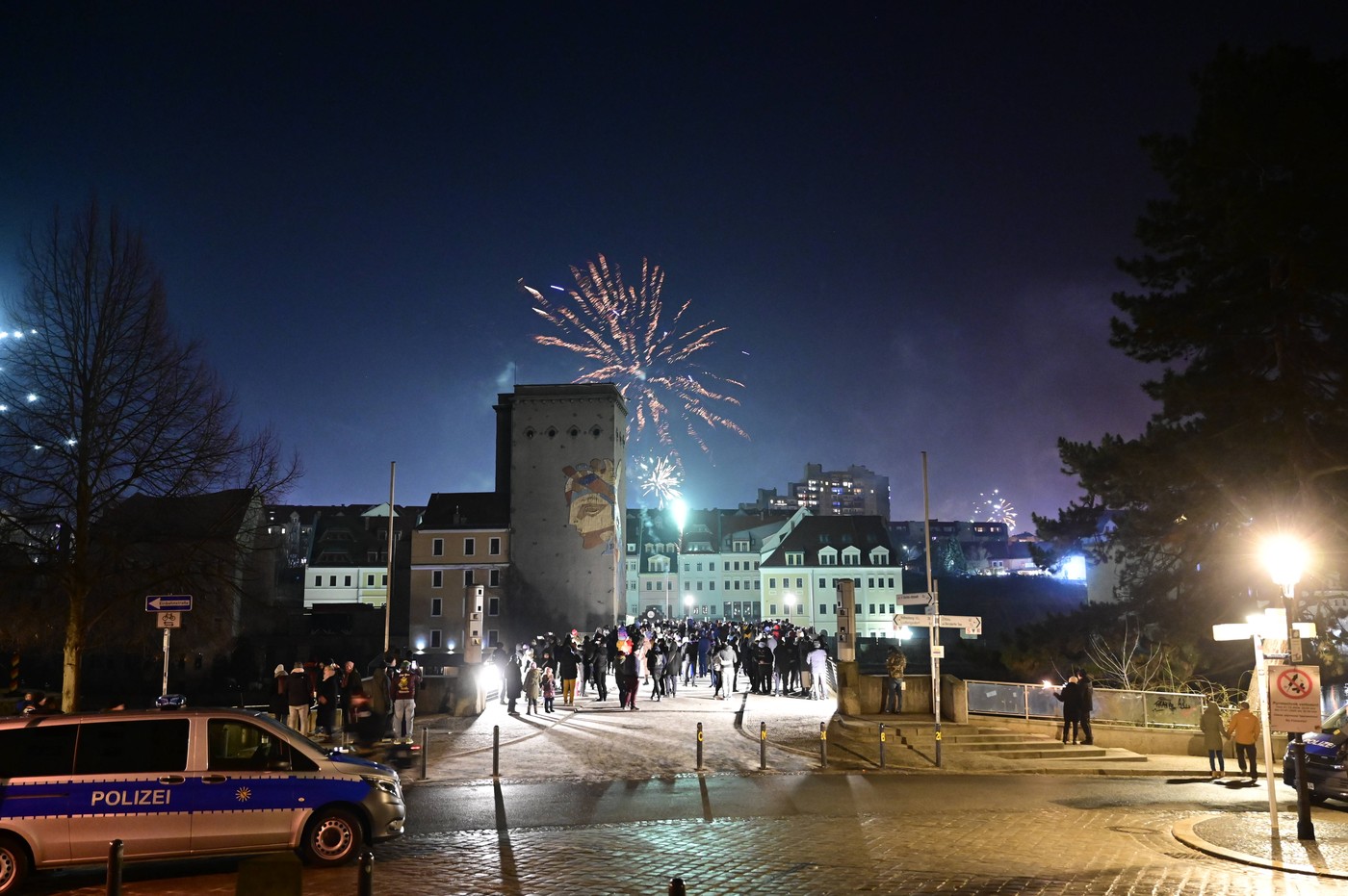 In der Görlitzer Altstadt wird Silvester gefeiert. Im Bild Silvester Feuerwerk auf der Altstadtbrücke zwischen Görlitz u