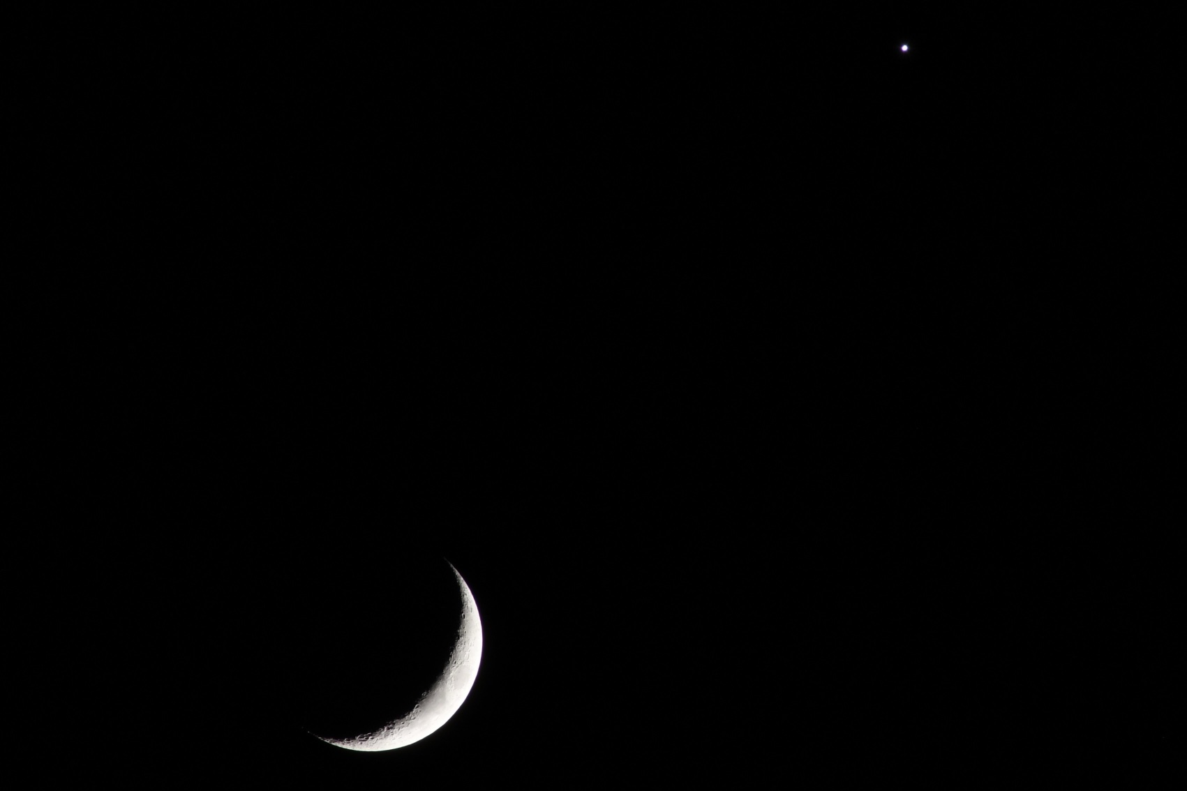 Crescent Moon and Venus, London - 03 Jan 2025