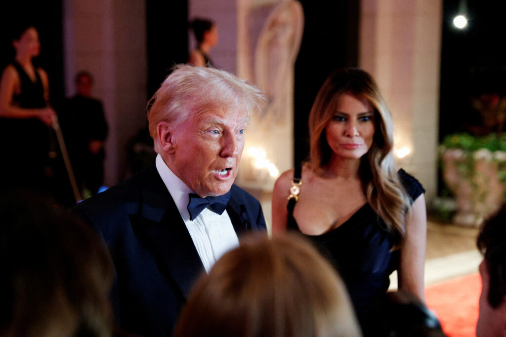 1736145450-Melania-Trump-za-novo-leto-3-1024x683.jpg
