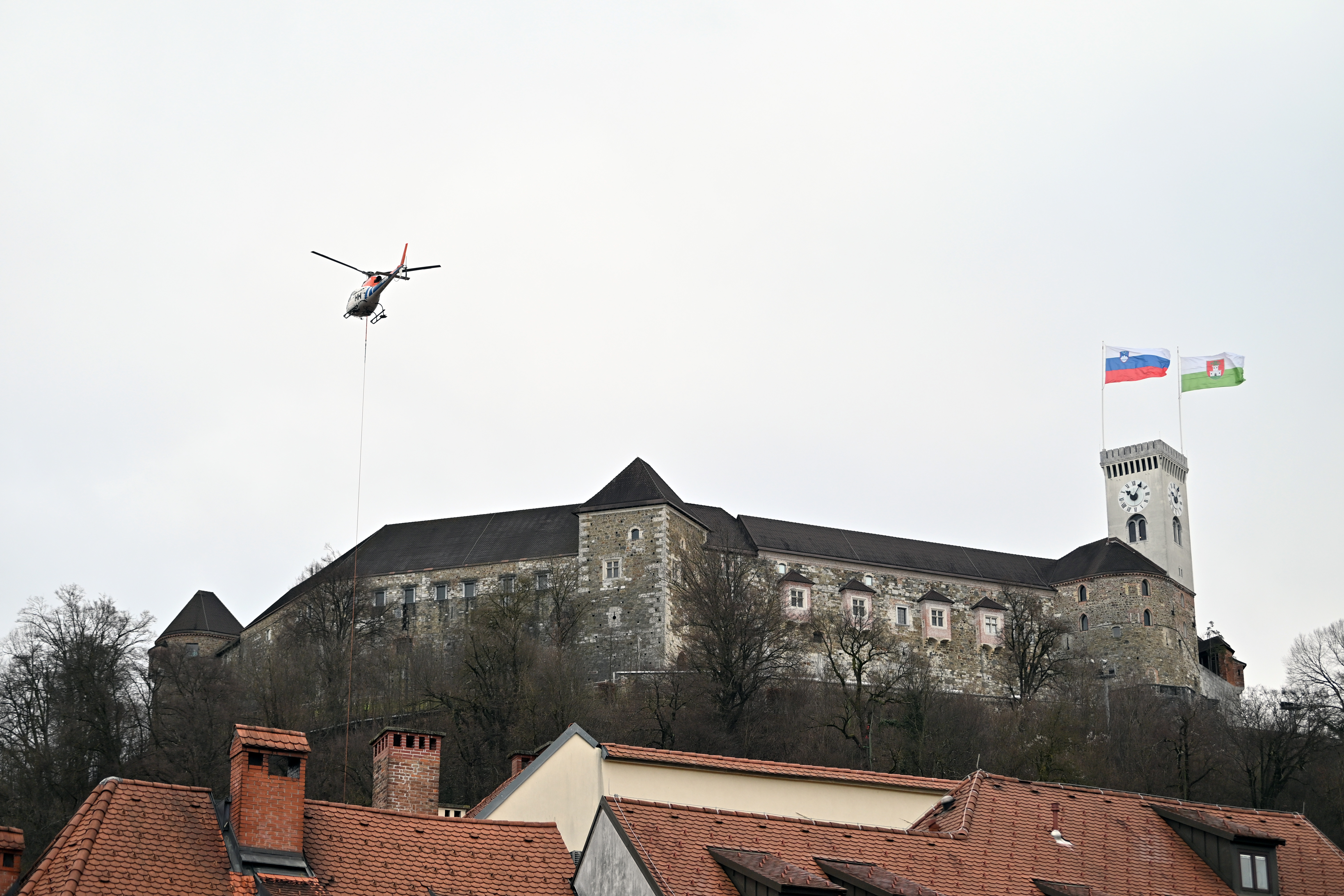 sečnja, grajski grič, ljubljanski grad, drevo, helikopter, Ljubljana