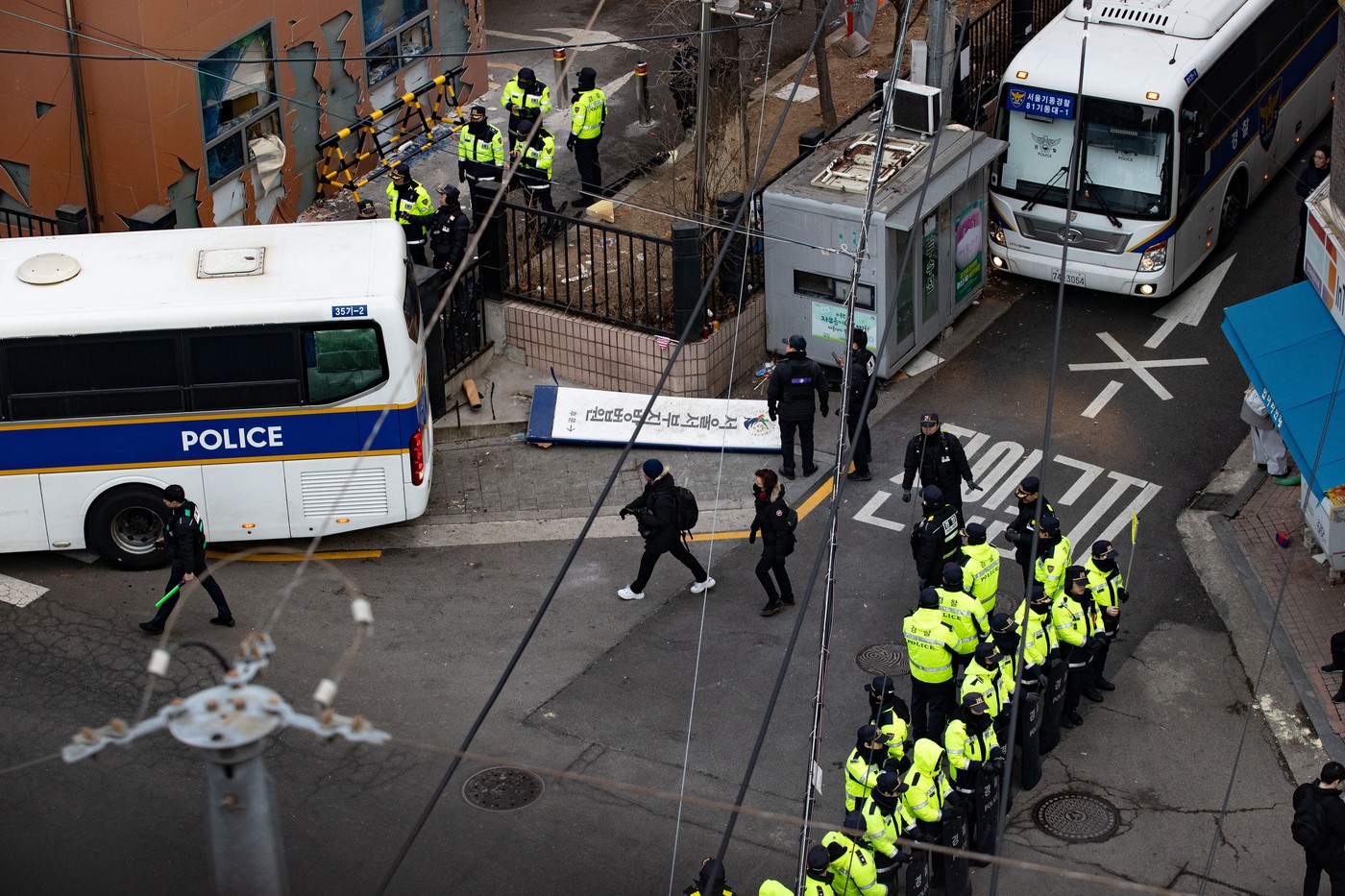 Policija varuje stavbo sodišča (Foto: PROFIMEDIA)
