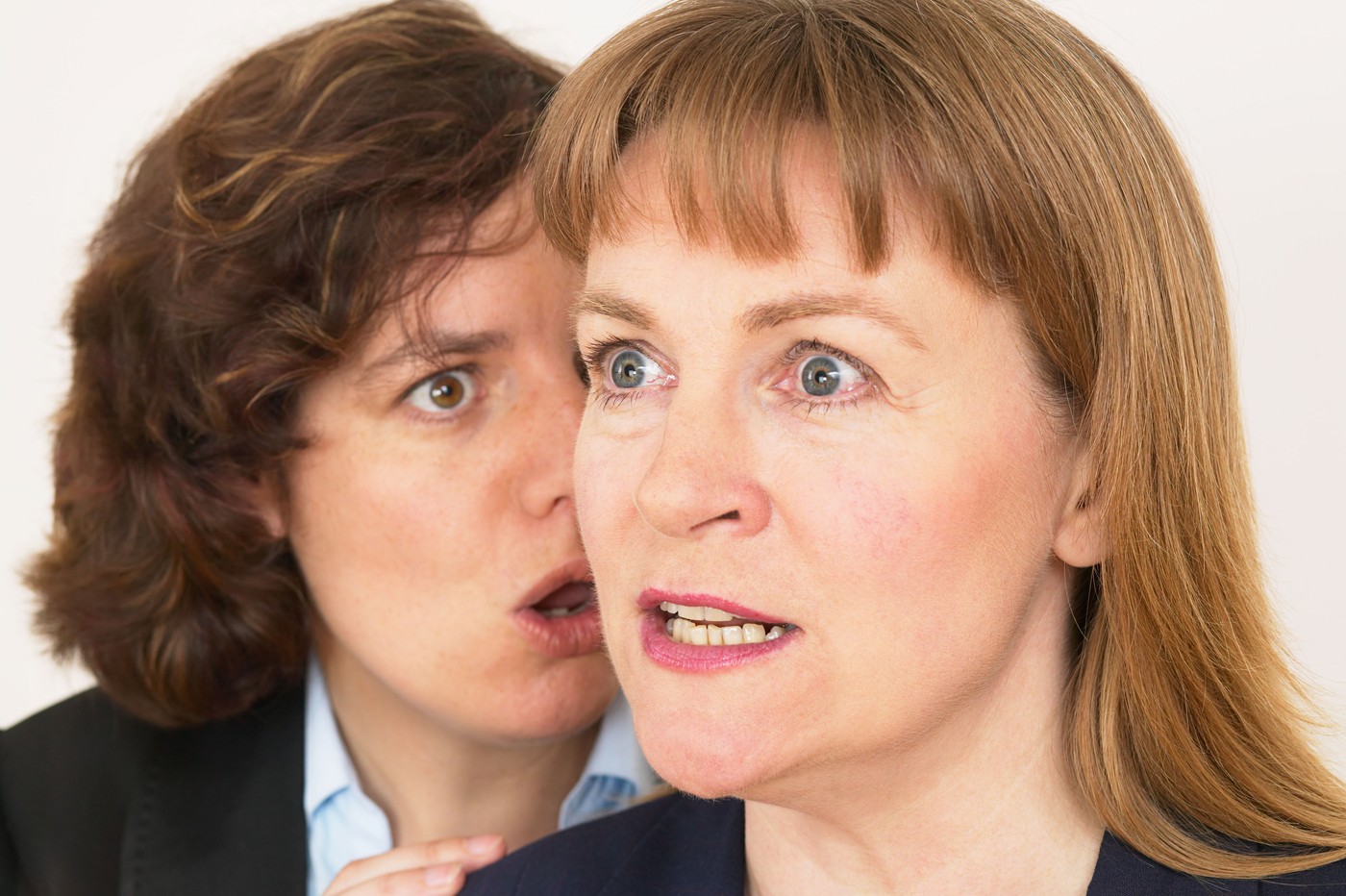 ogovrajanje, trač, opravljanje, ženski