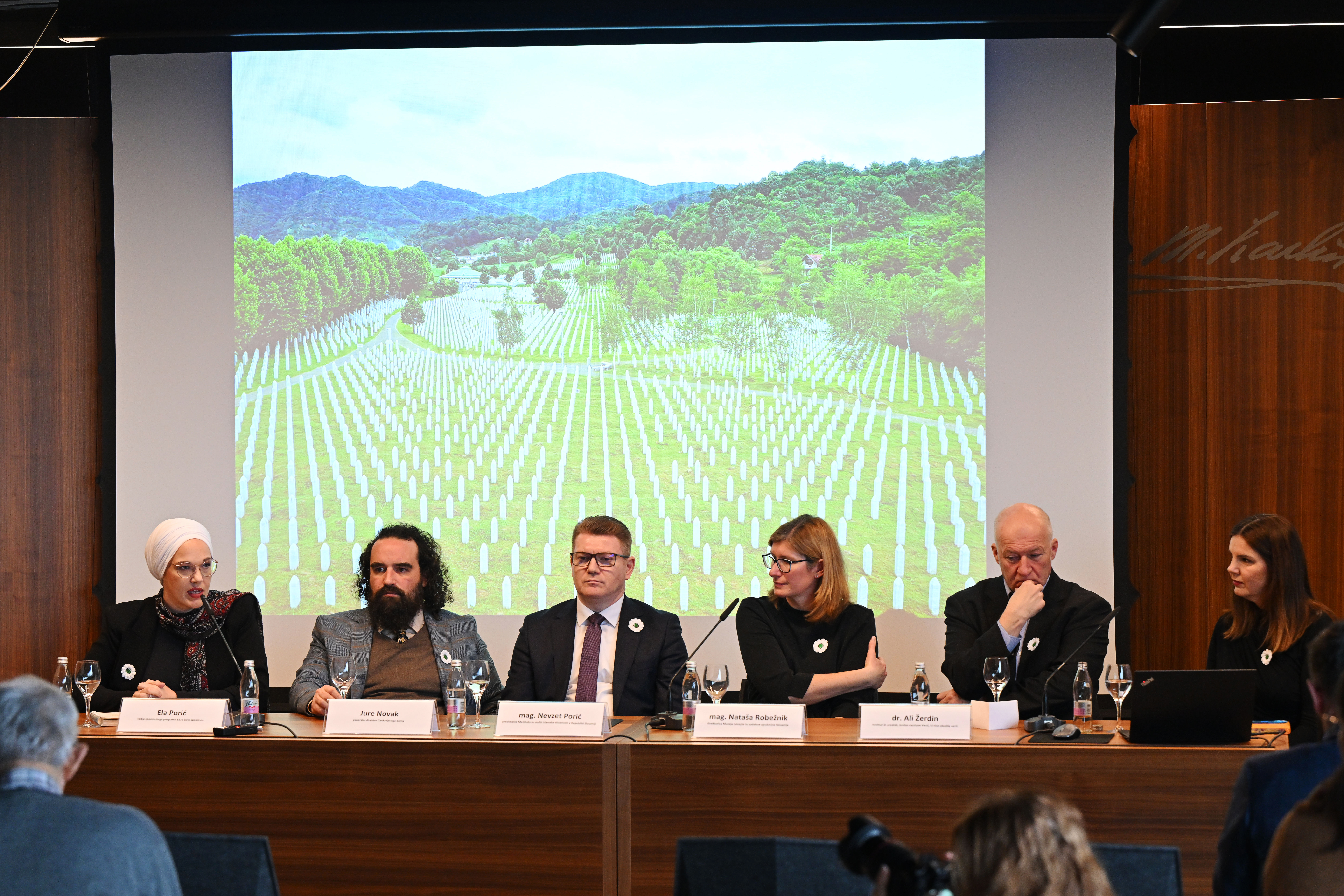 Muslimanski kulturni center, Srebrenica, genocid