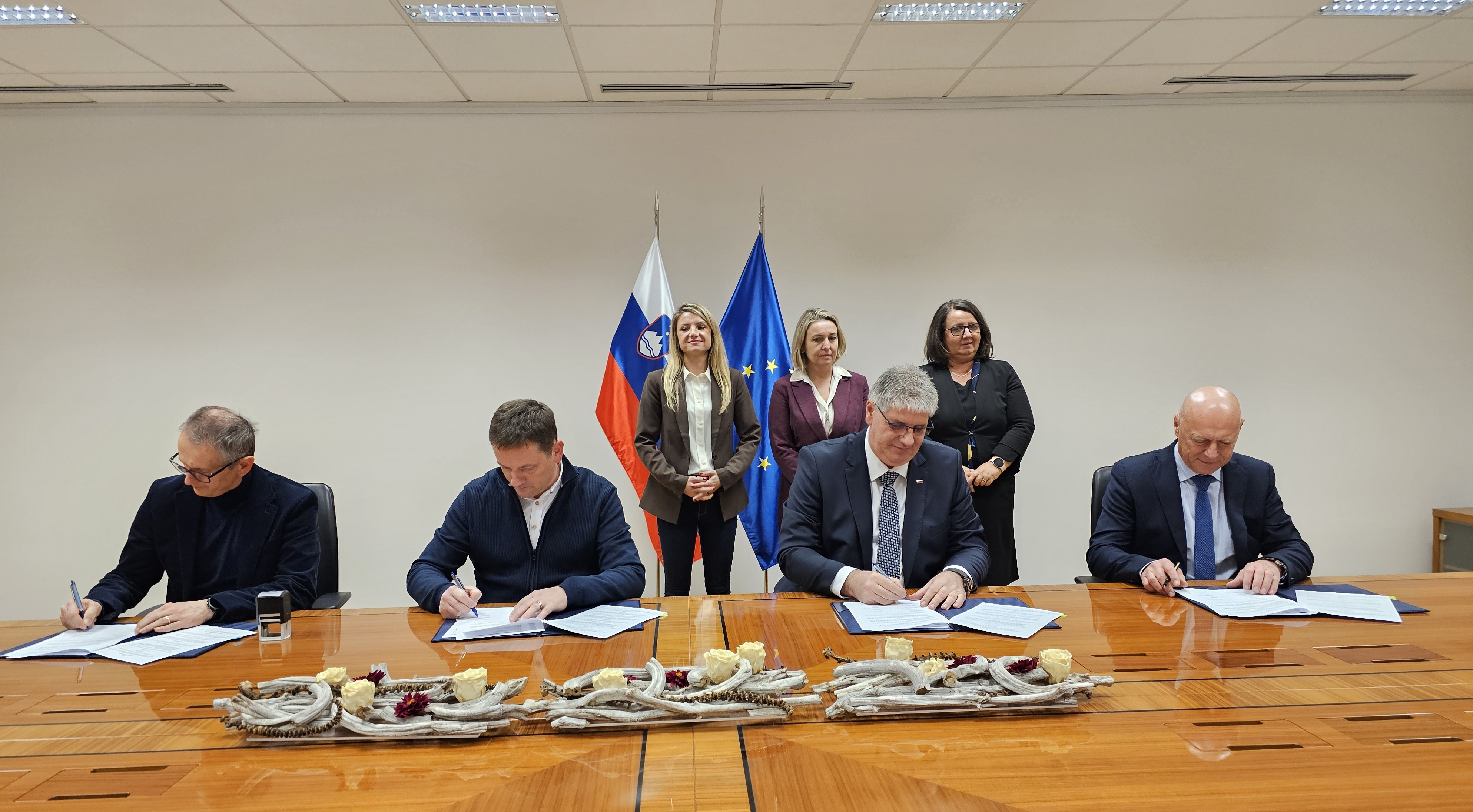 Podpis pogodbe za javni red in varnost