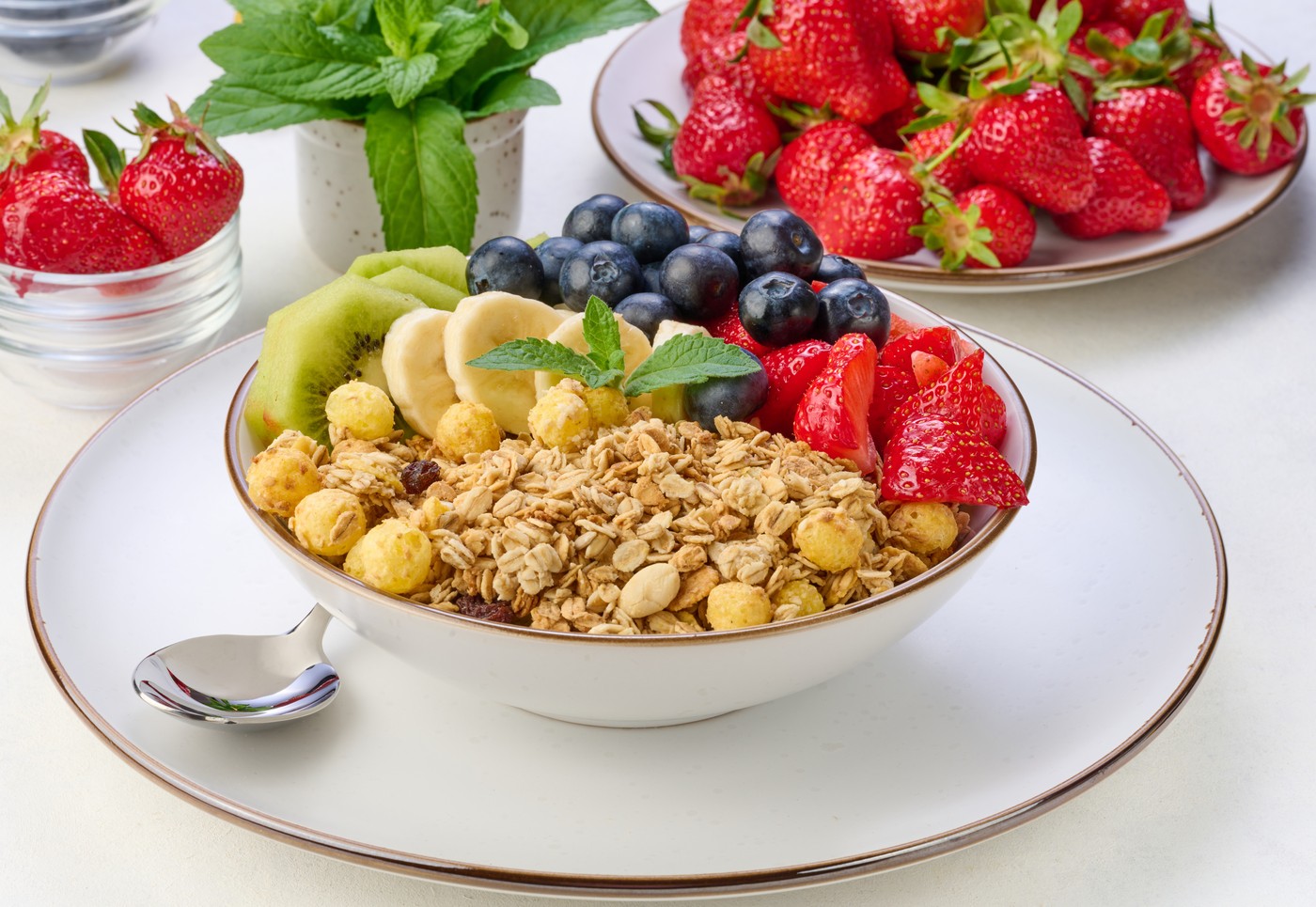 ovseni kosmiči, kivi, jagode