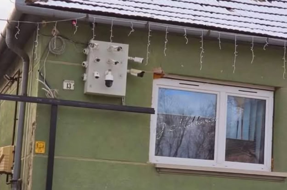 hiša z nadzornimi kamerami v Srbiji, Instagram, viralno