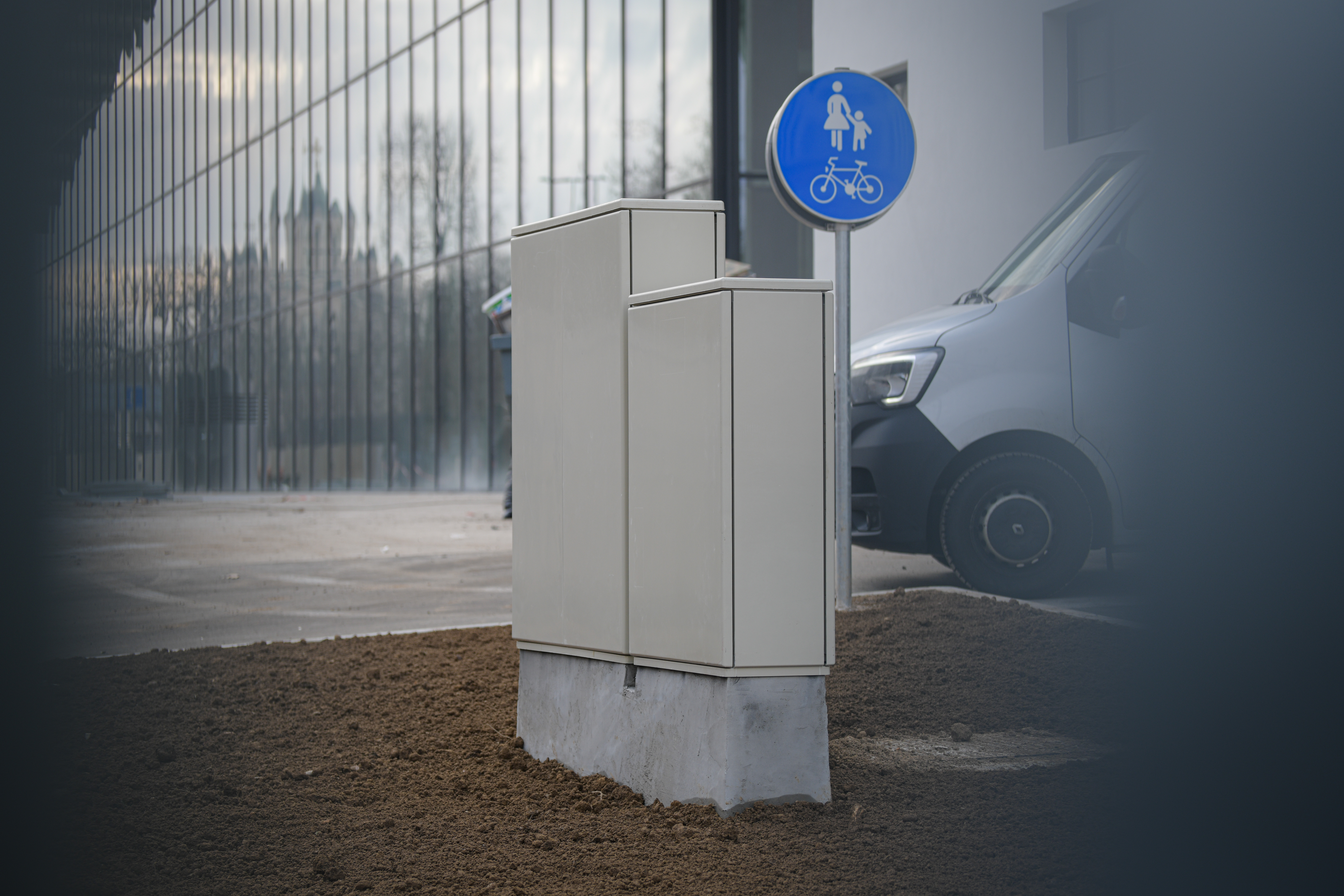 Električno omarico so prestavili pred športni center Ilirija (Foto: Jan Gregorc(N1)