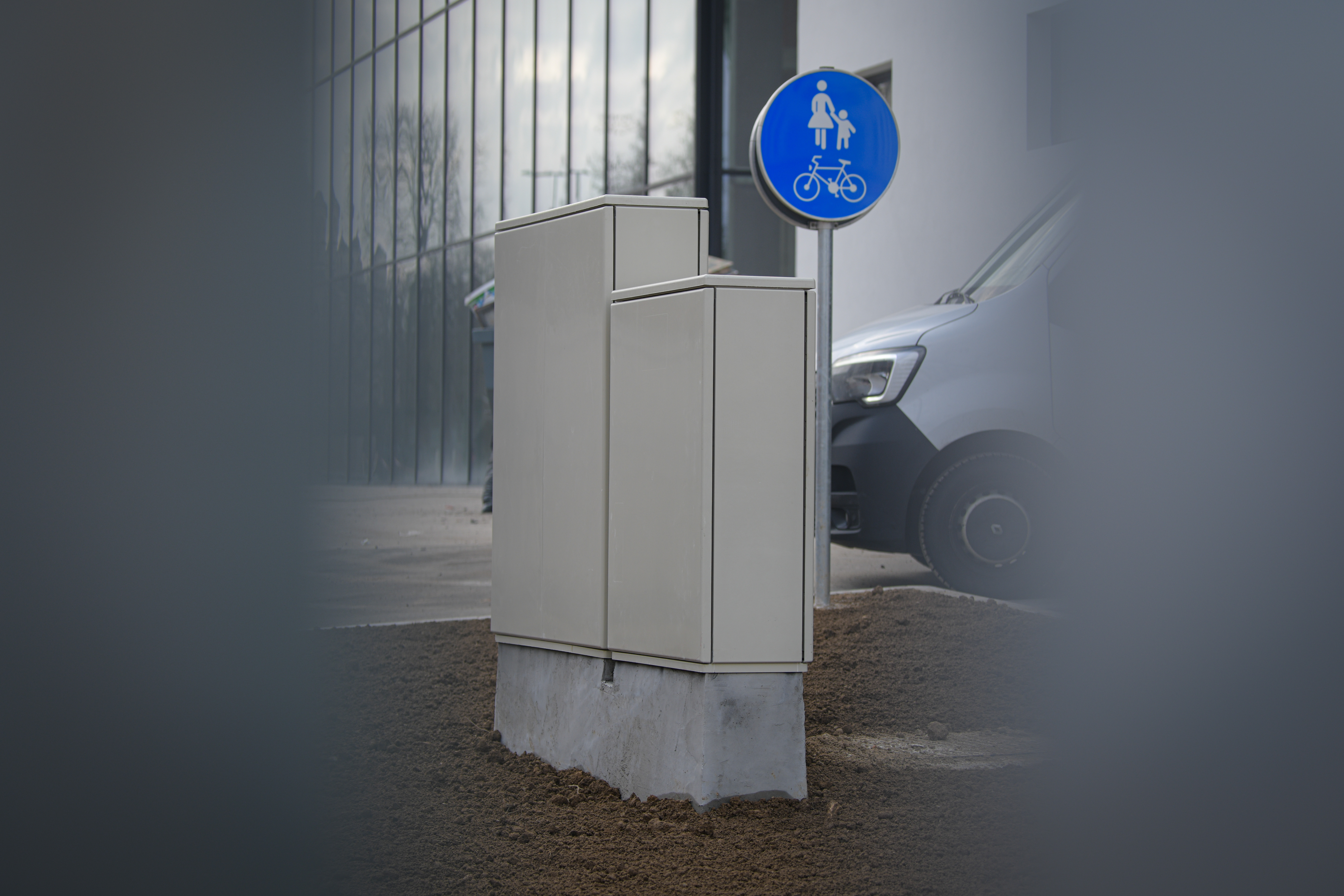 Električno omarico so prestavili pred športni center Ilirija (Foto: Jan Gregorc(N1)