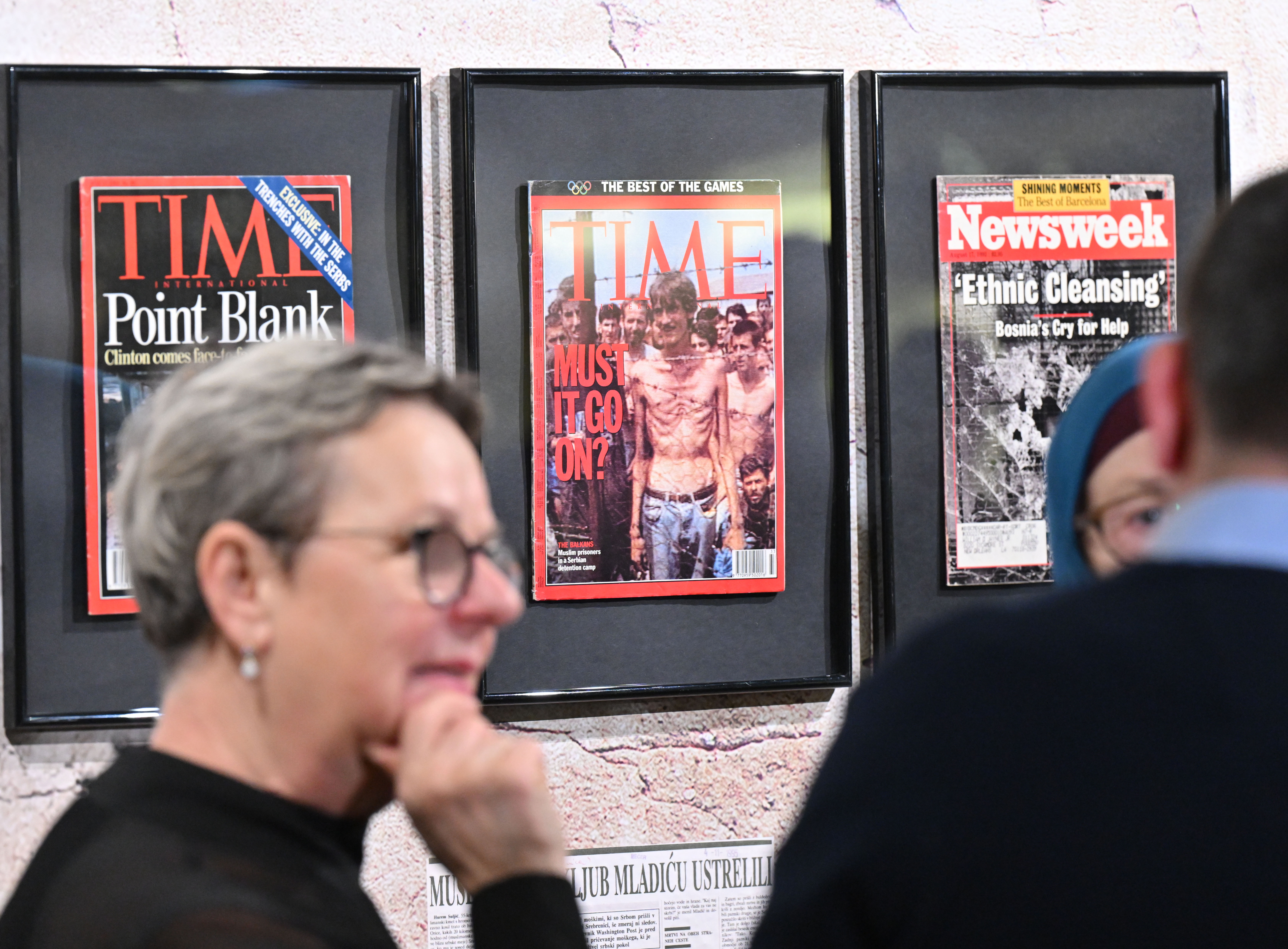 Fotografija Fikreta Alića iz taborišča Trnopolje (Fikret Alić na otvoritvi razstave Vesti, ki niso zbudile vesti v Cankarjevem domu (Foto: Žiga Živulović jr./Bobo))