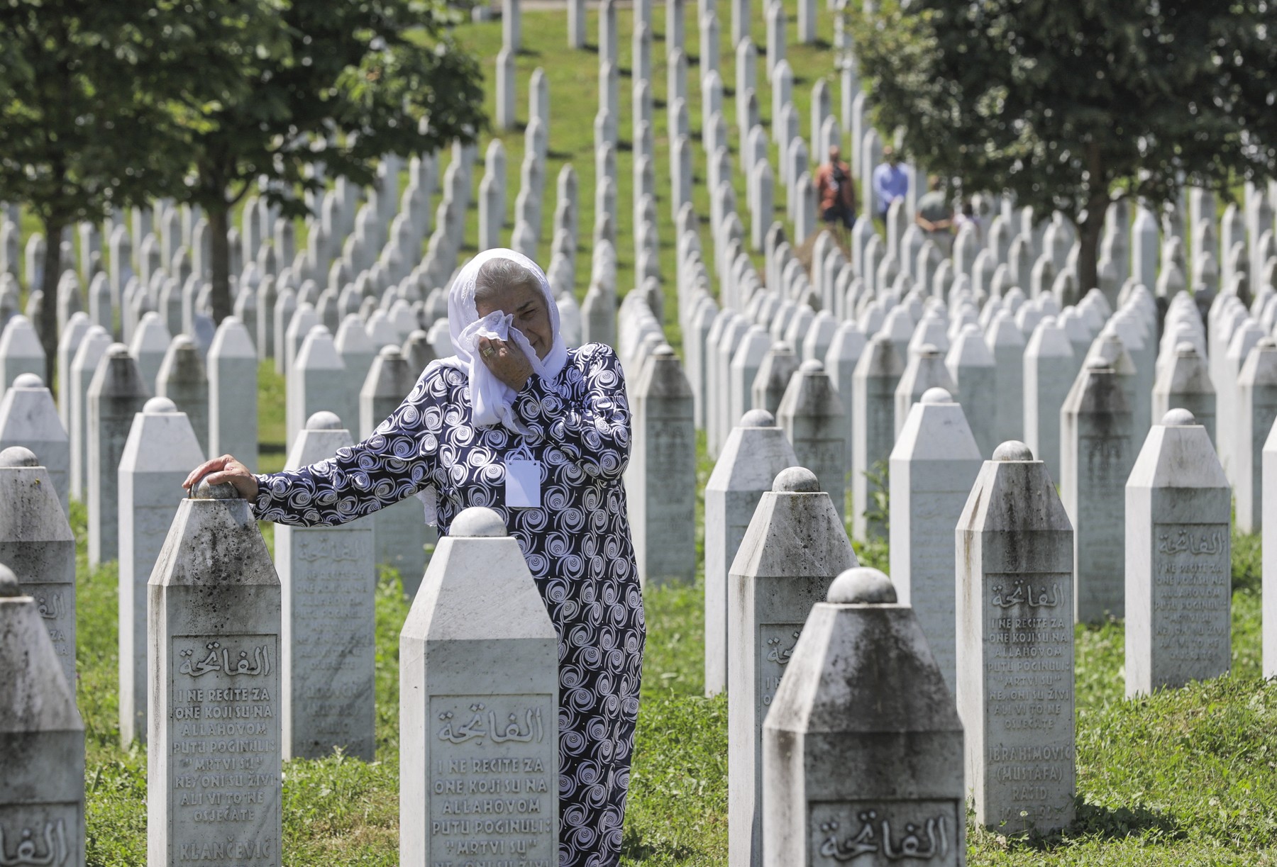 srebrenica, genocid, potočari, bosna in hercegovina, žalujoča mati