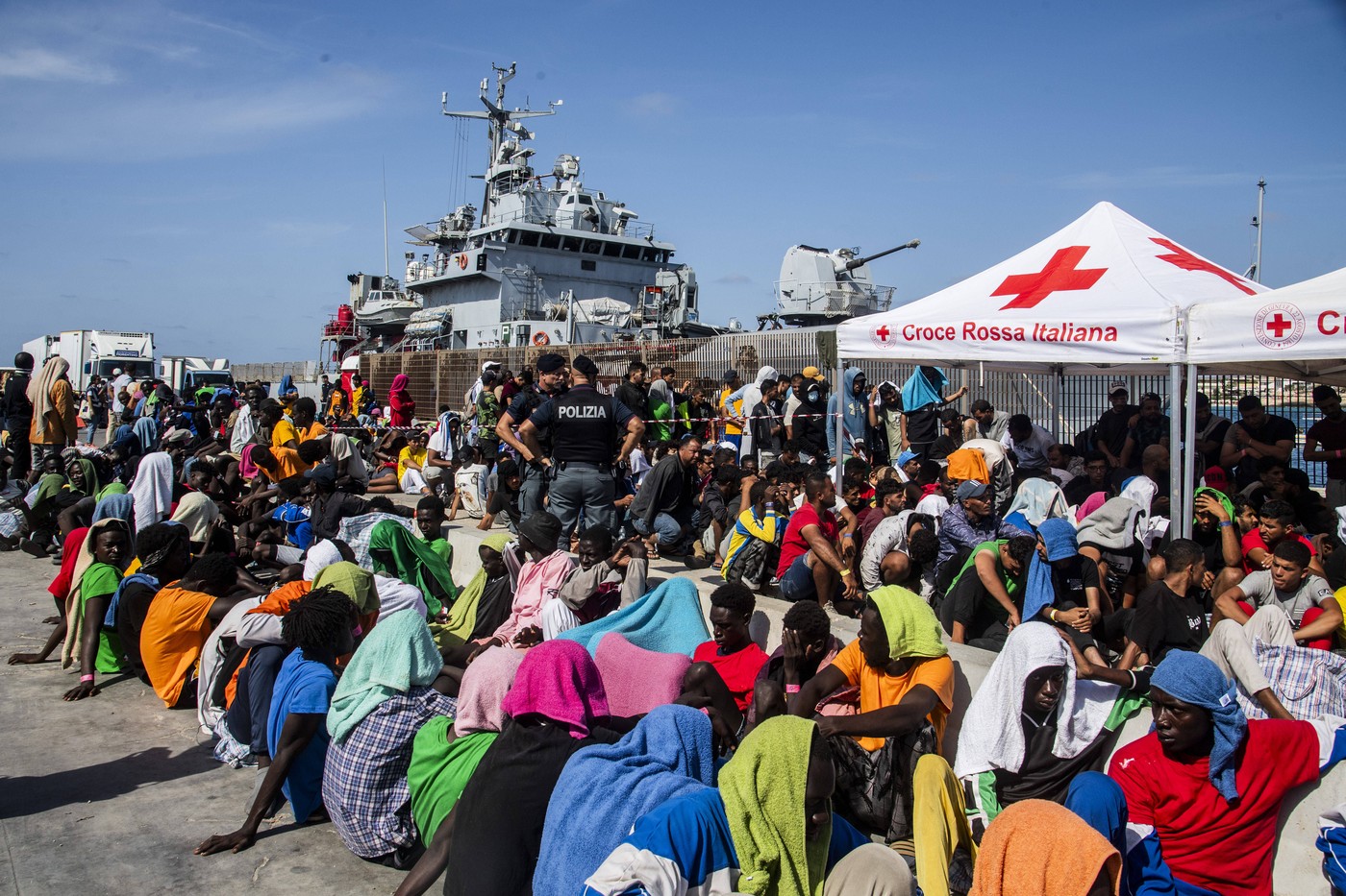 Italija proti Albaniji poslala novo ladjo s pribežniki (Foto: PROFIMEDIA)