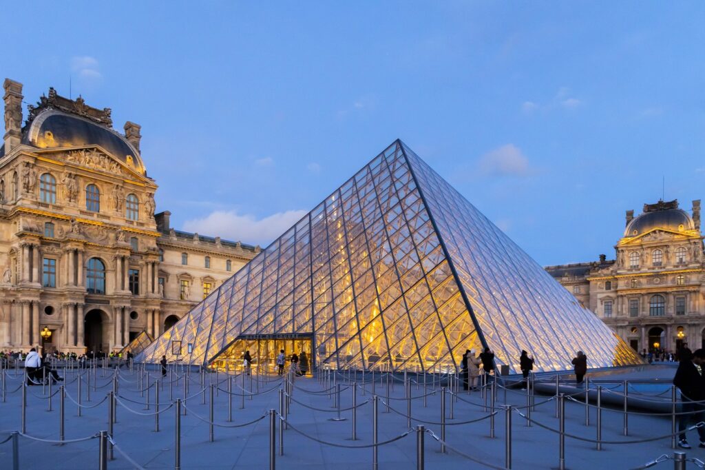 1738090562-Louvre-1024x682.jpg