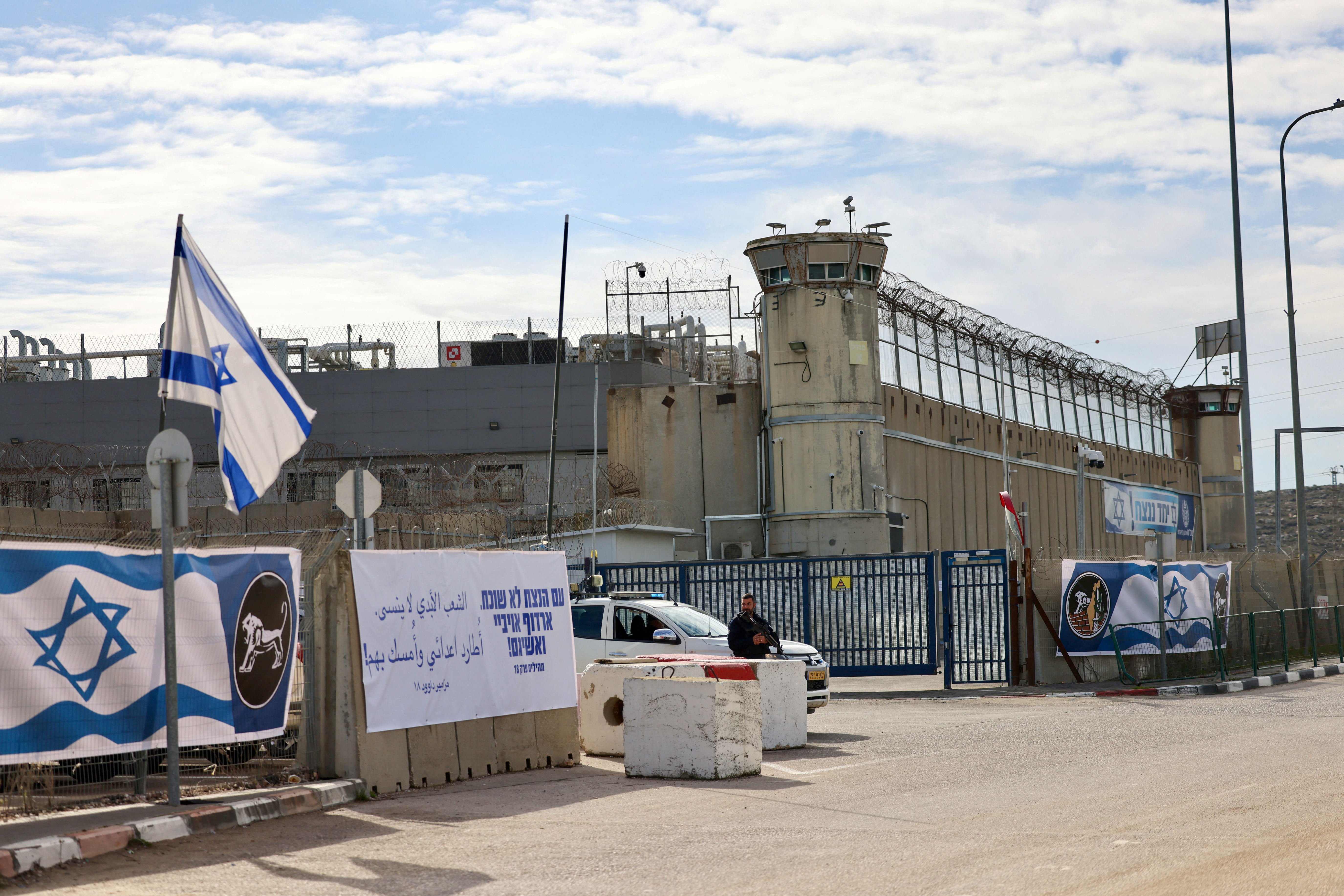 ofer, zahodni breg, izpustitev zapornikov, izpustitev palestincev, izmenjava talcev