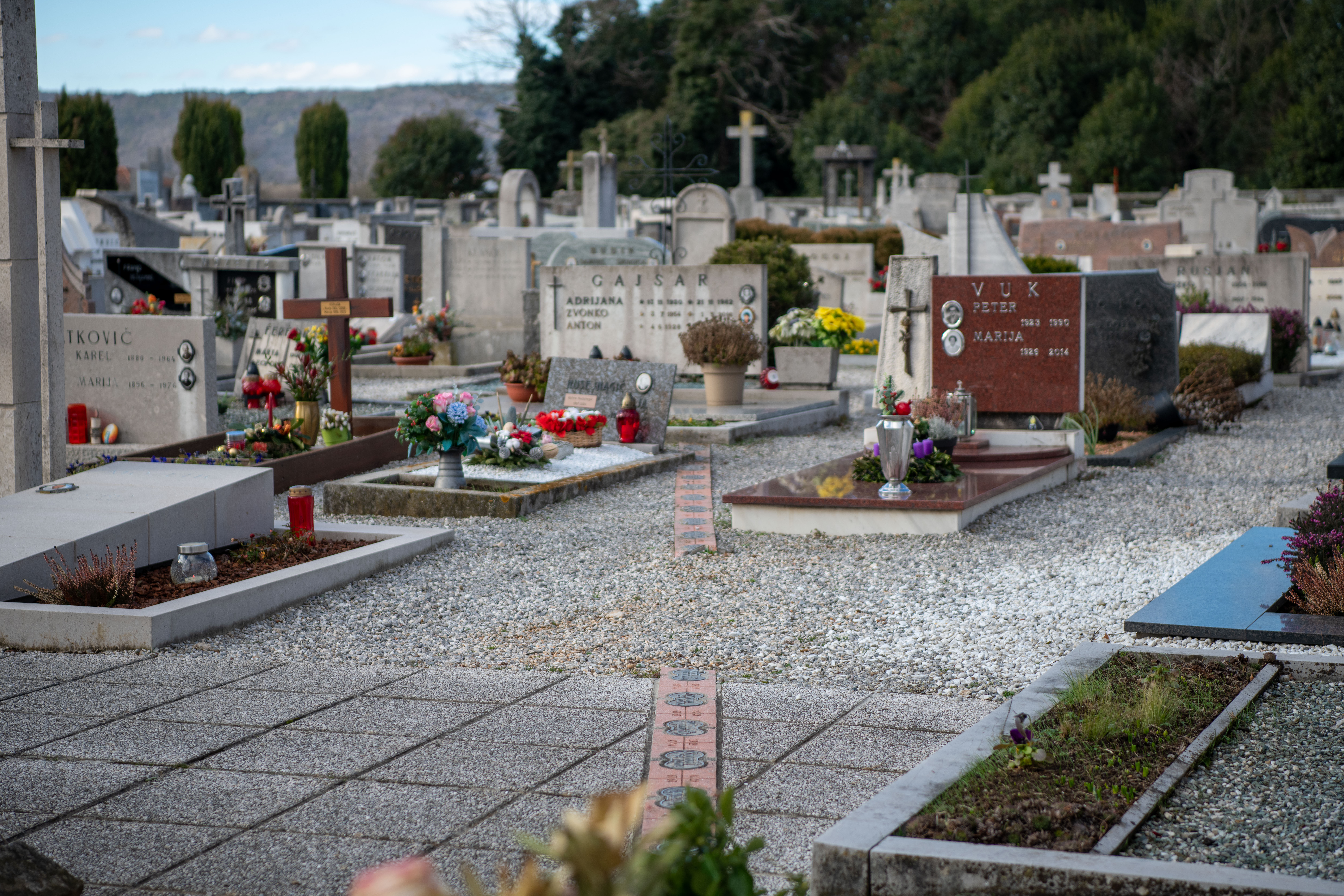 Miren, pokopališče, meja