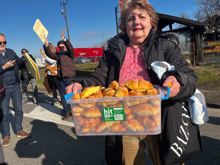 maradik, študenti, protest