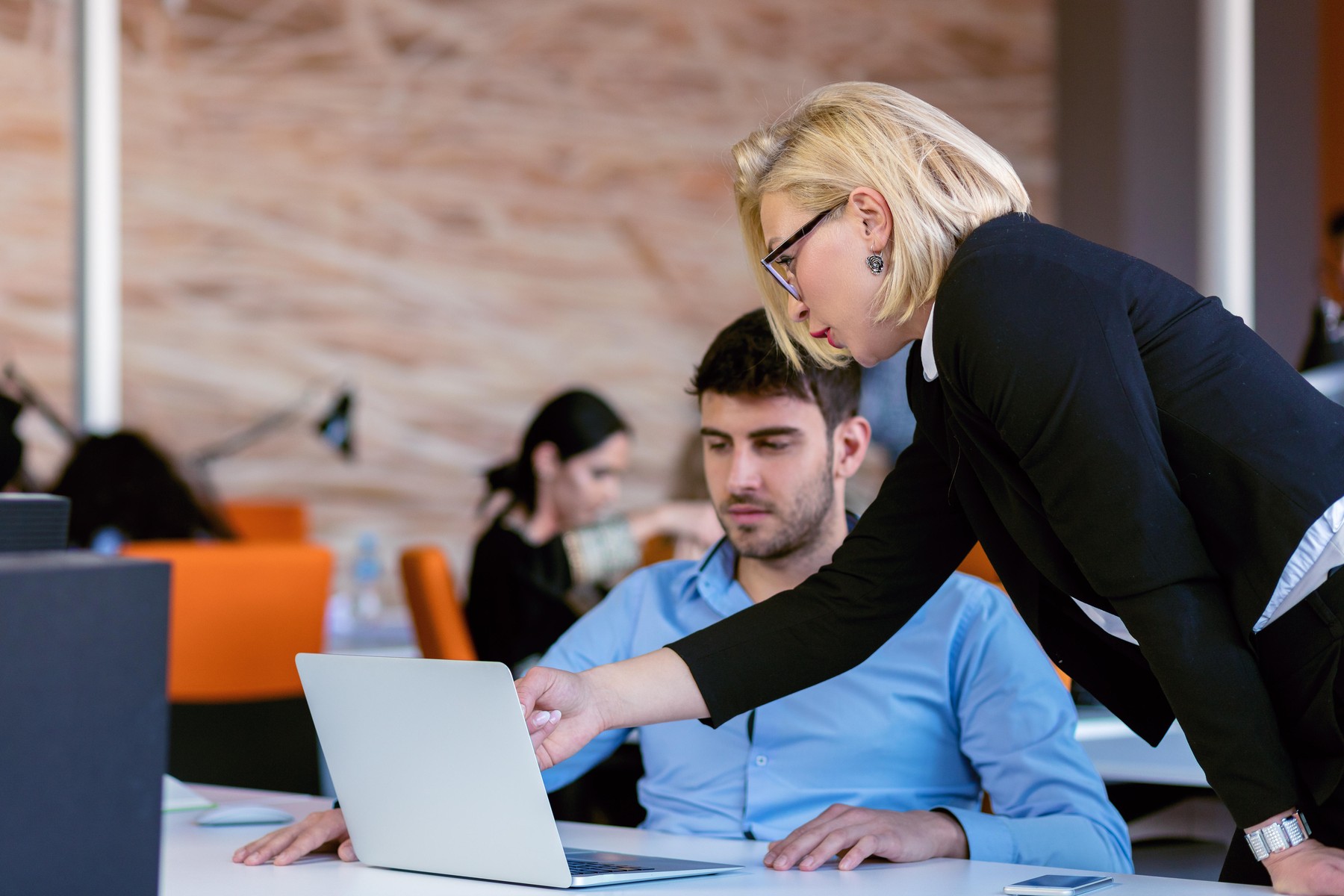 šef, vodja, delavec