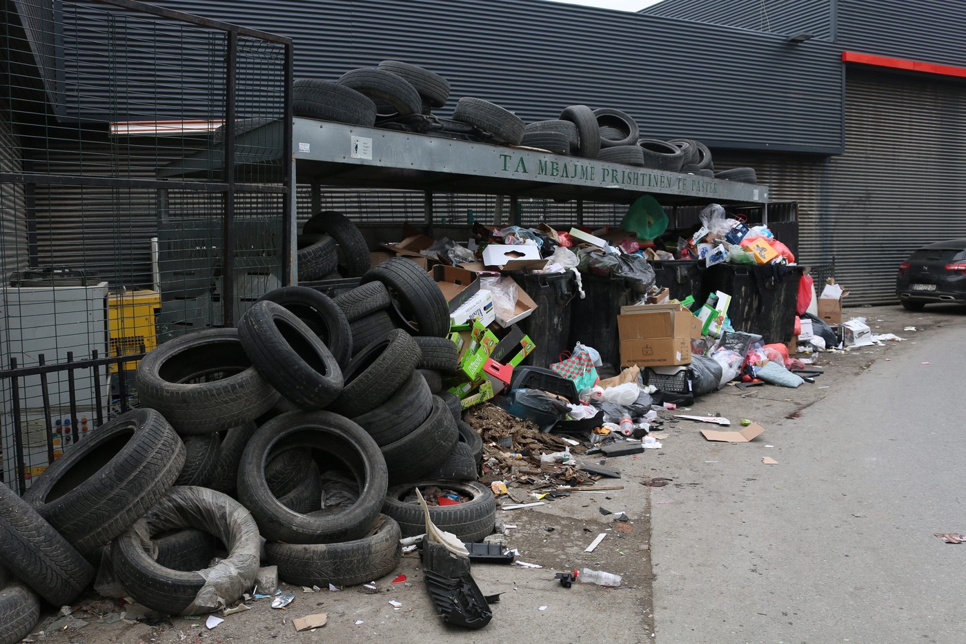 priština, izredne razmere, kosovo, odpadki