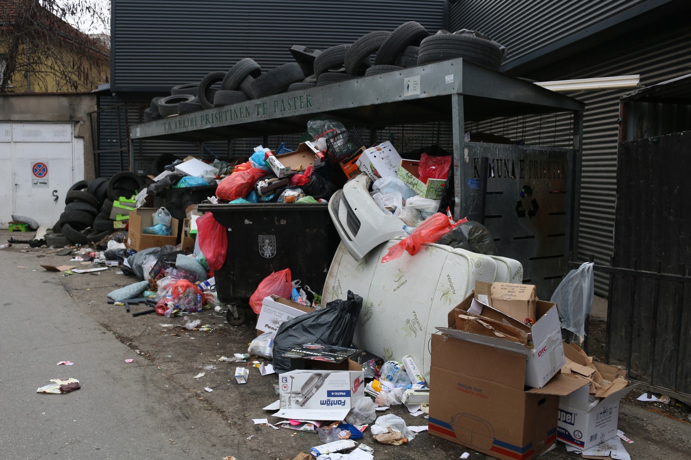 priština, izredne razmere, kosovo, odpadki