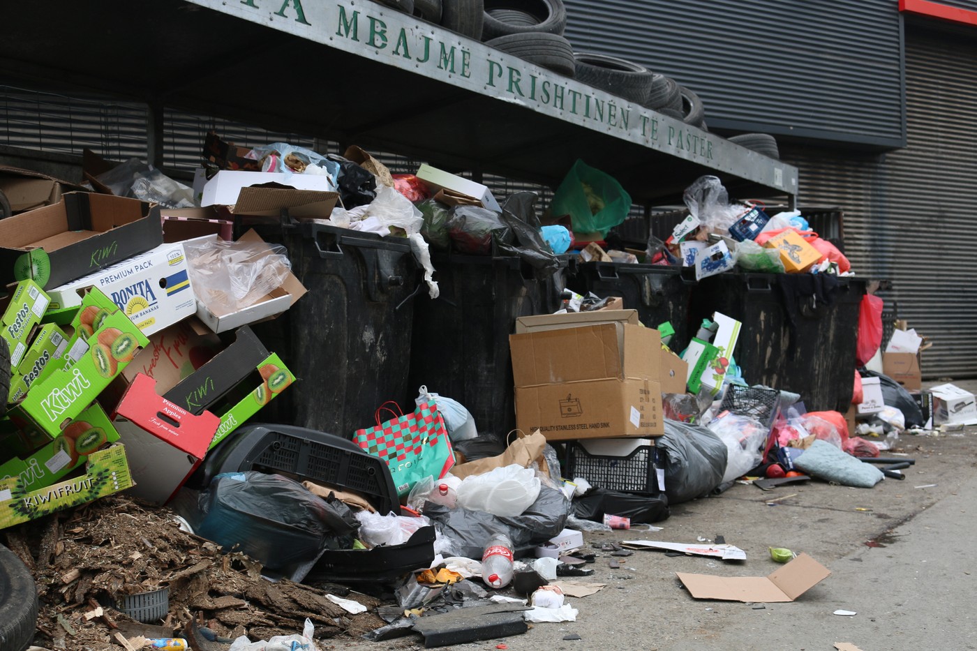 priština, izredne razmere, kosovo, odpadki