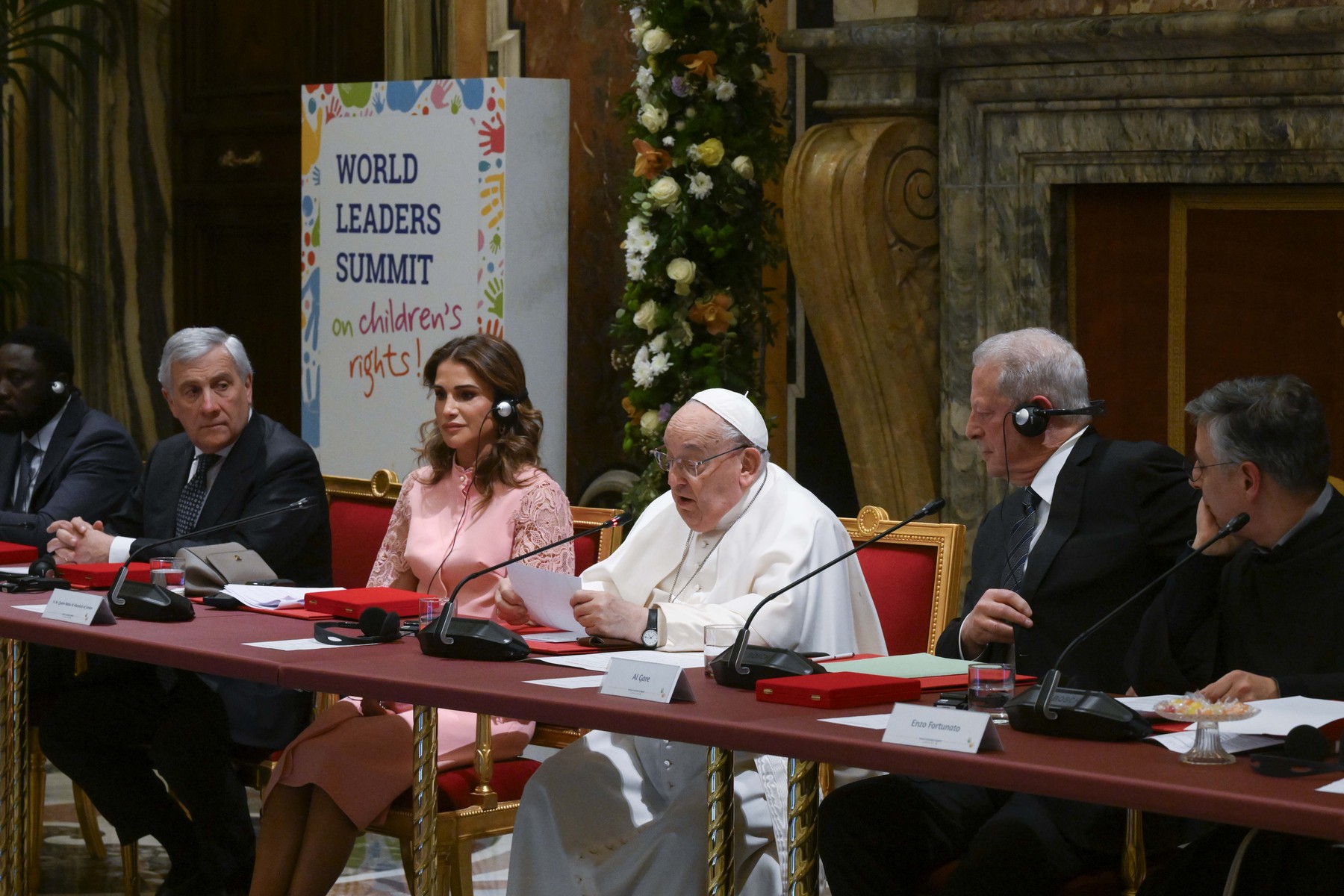 Papež Frančišek, Vatikan, srečanje