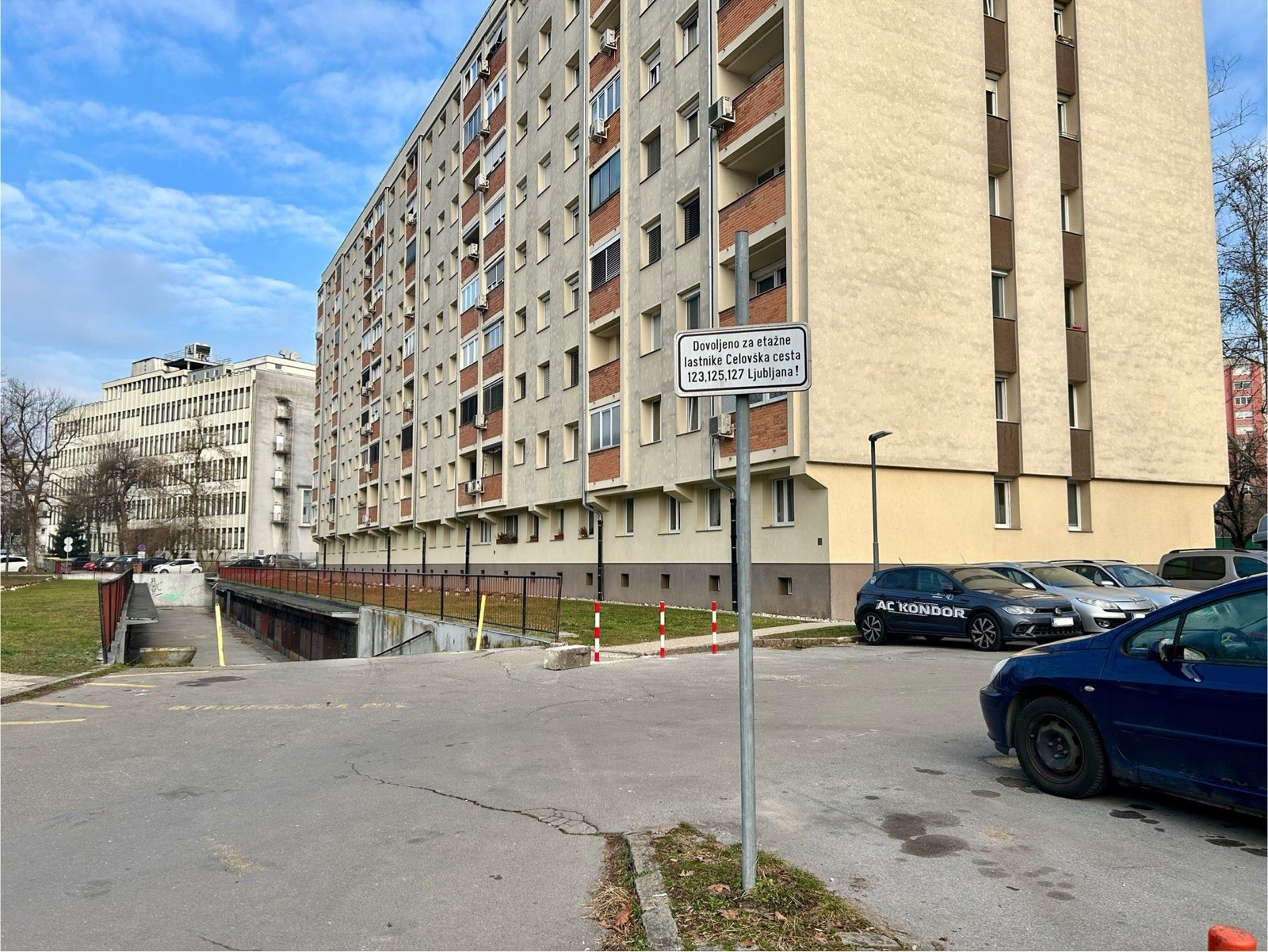 Težave s parkiranjem v Ljubljani, Šiška (Foto: N1)