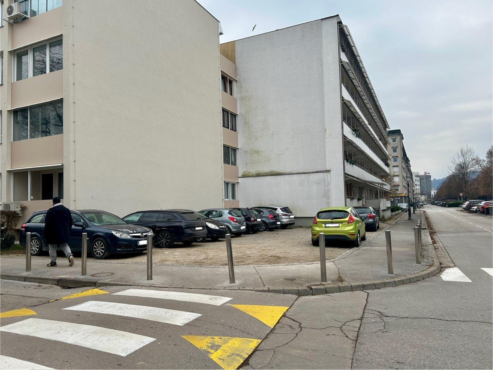 Težave s parkiranjem v Ljubljani, Bežigrad (Foto: N1)