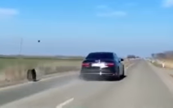 kolo, vučić, avtomobil