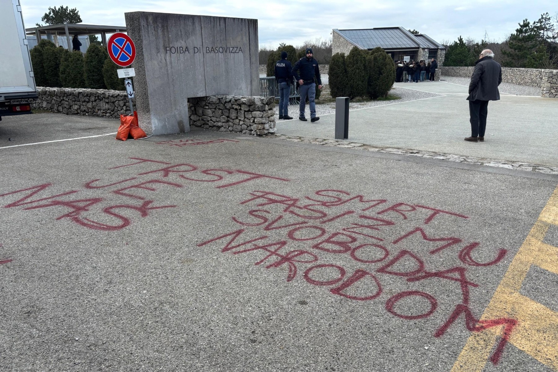 Bazovica, Italija, napis