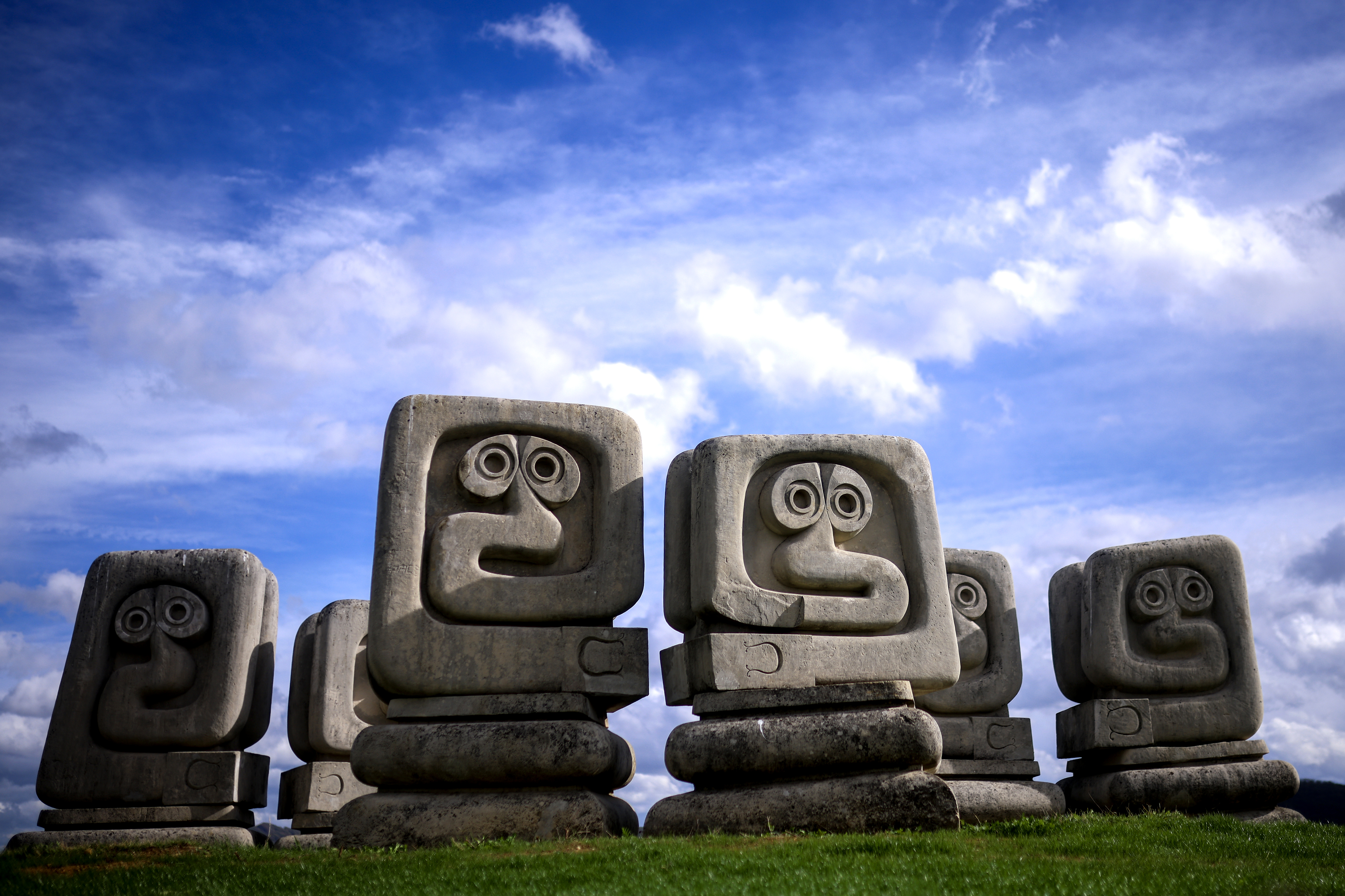 spomenik, jugoslavija, novi travnik, nekropola