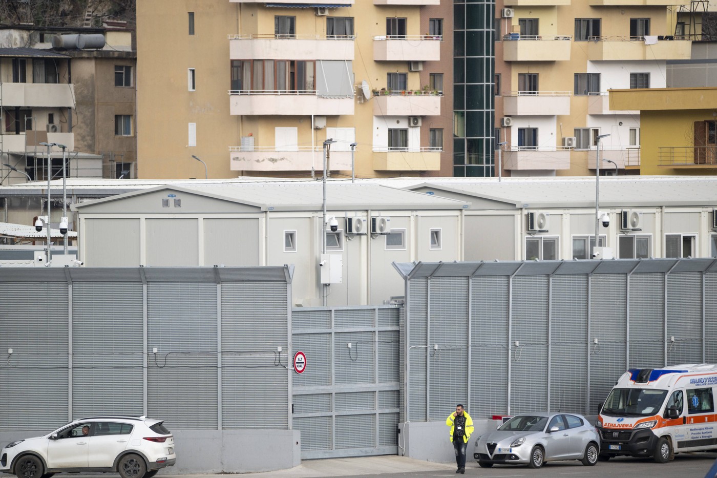 shengjin, albanija, migranti, center